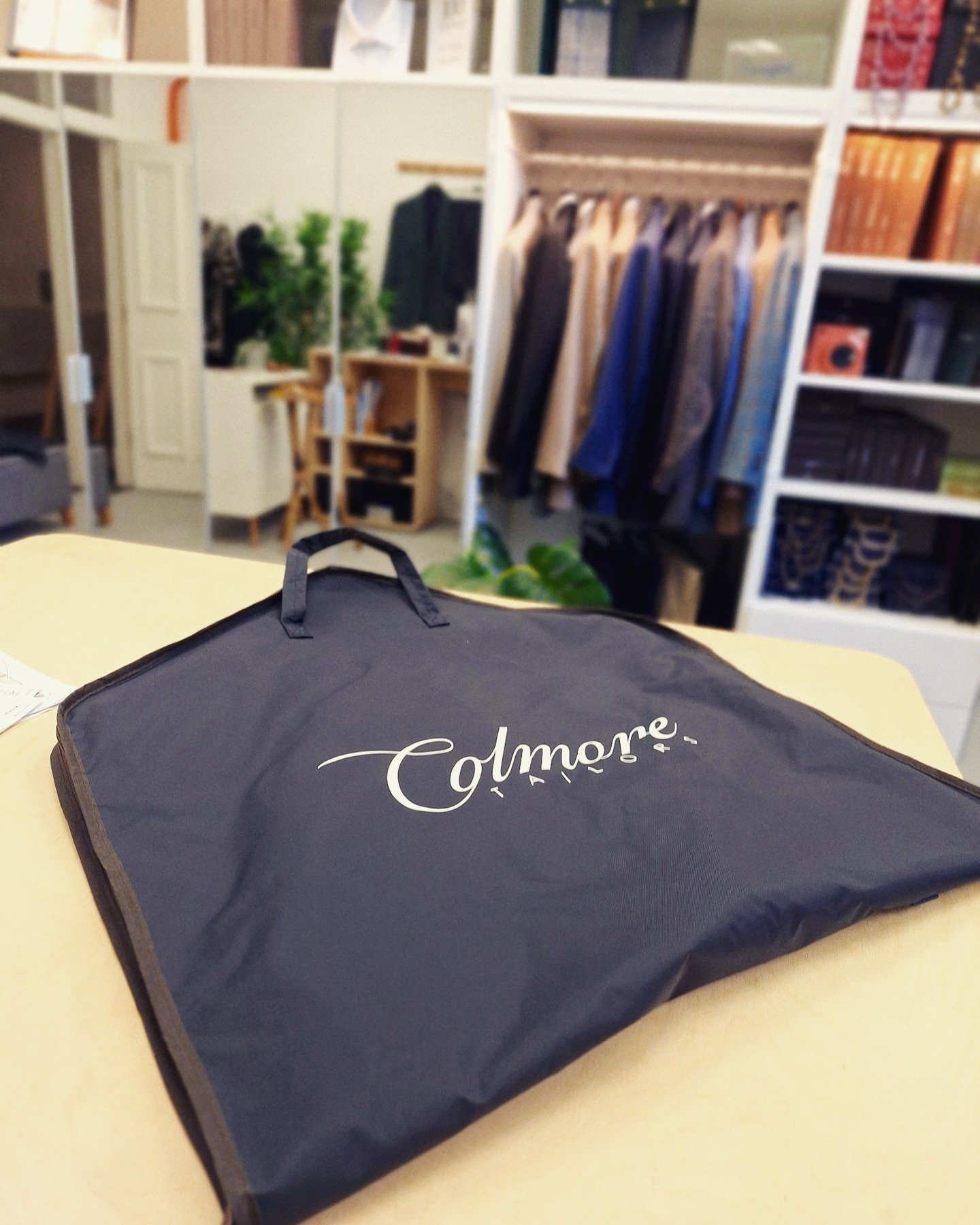 New suit bags have arrived with our new branding.

Thanks @concept_covers_uk 

#bespoke
#bespoketailor
#birmingham
#colmoretailors
#colmorerow