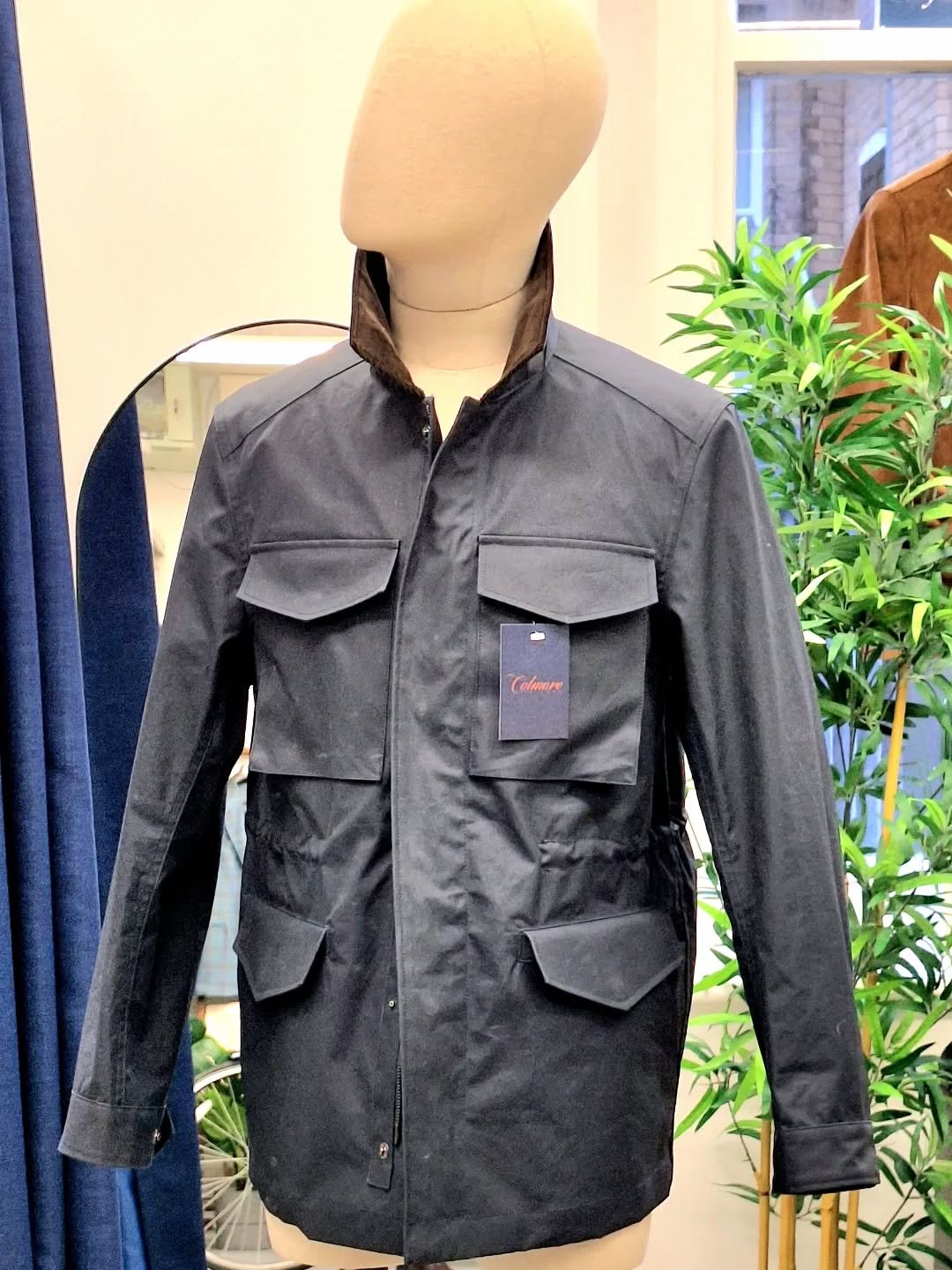 New #fieldcoat sample in @thebritishmillerain
STAYWAX cotton.  A wonderfully firm, yet pliable fabric that will soften and develop a unique and personal patina over its wearers lifetime. 

Trimmed with a chocolate corduroy collar by @brisbanemoss add