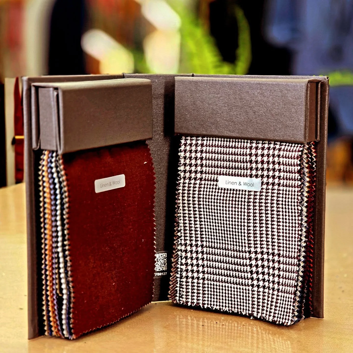 Latest #SpringSummer in-house collection is now available to order.

Swipel to view a curated selection 

@drago_lanificioinbiella 
@vitalebarberiscanonico1663 
@brisbanemoss 

#Bespoke 
#bespoketailor 
#colmorerow
#colmoretailors