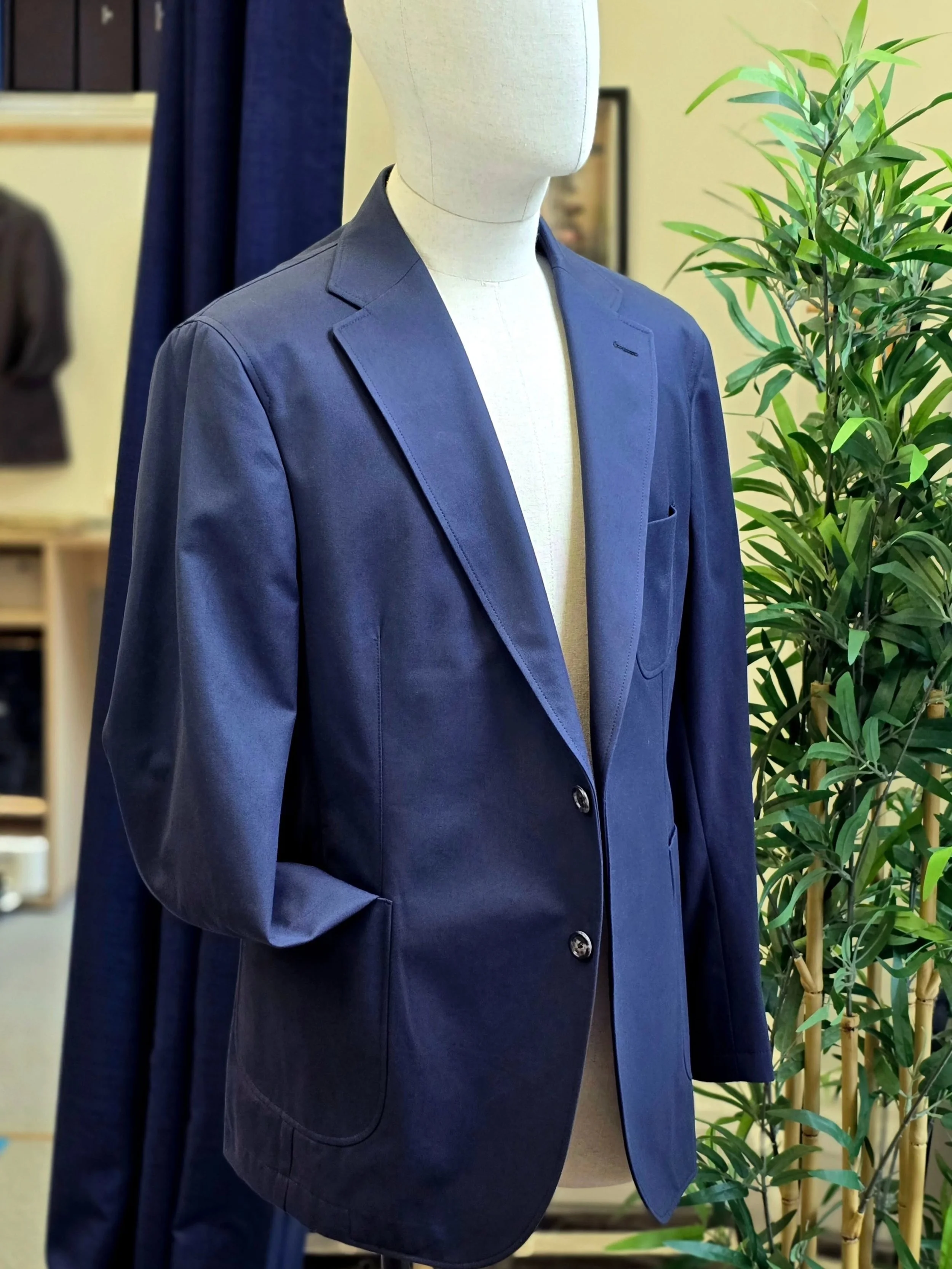 @caccioppoli1920 cotton #bespokejacket

Unstructured and light.  Cotton wears into a unique and personal patina. 

Contact us to start your bespoke journey

#colmorerow
#colmoretailors
#bespoke