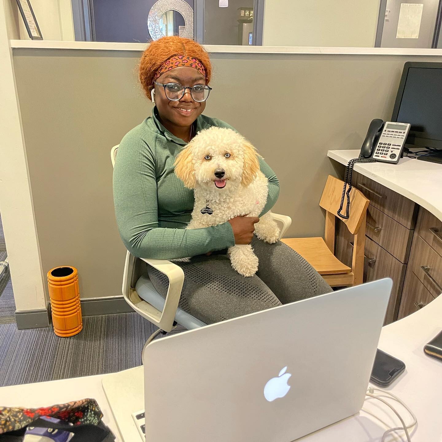 The front desk is always ready to welcome you with a smile&hellip; specially @lilchuckydoo - Happy almost Friday 🤗