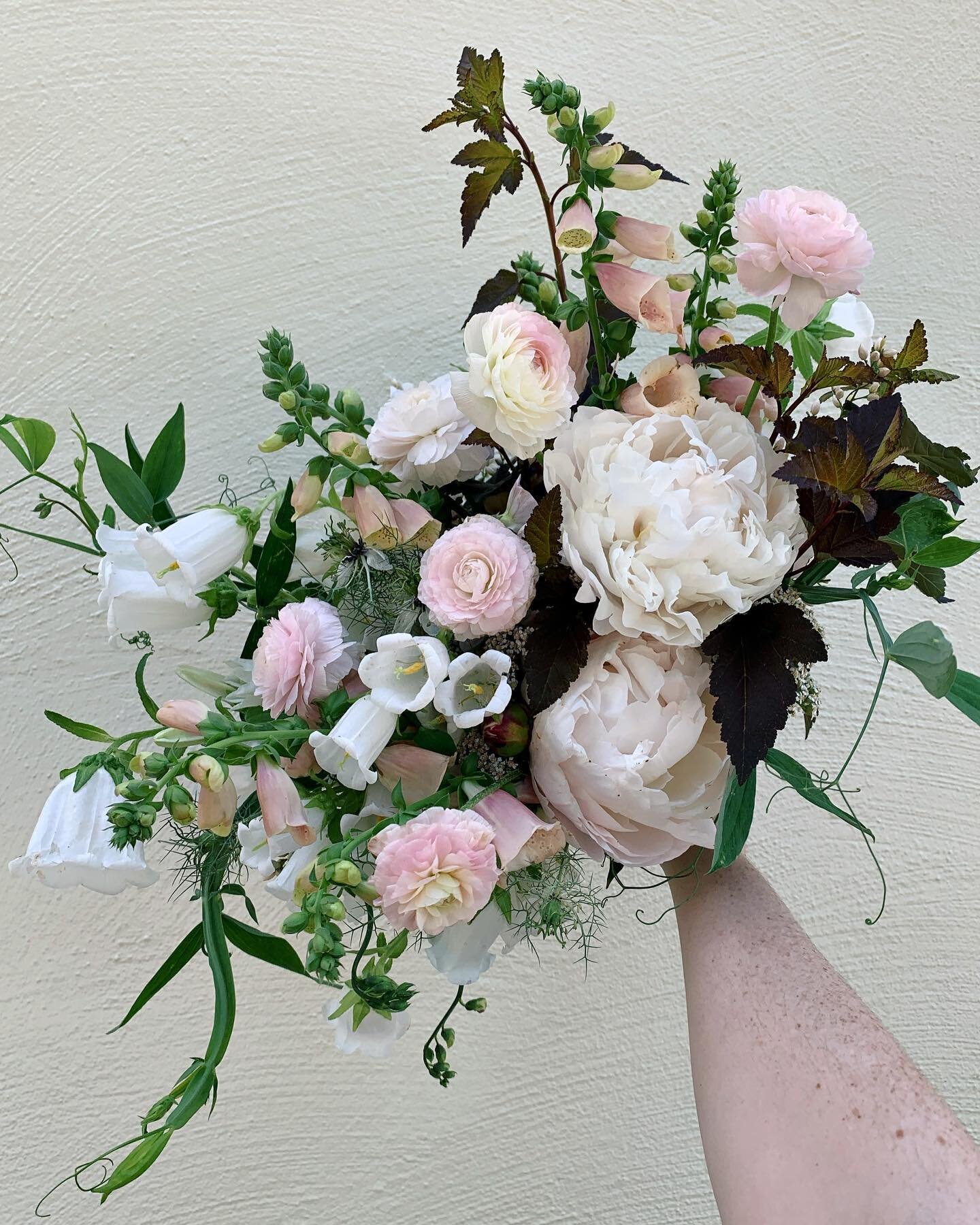 This bridal babe got the royal treatment with every bit of it&rsquo;s ingredients coming from @terraflowerfarm 🥳 peonies, campanula, nigella, ranunculus, ninebark, foxglove, sweet pea- all gorgeous and quality varieties!