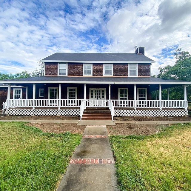 Are you a fan of a wrap around covered porch? We liked this one! .
.
.
#coreinspection
#209realestate
#remaxagent 
#homeinspection 
#coveredporch 
#realestatehomeinspector