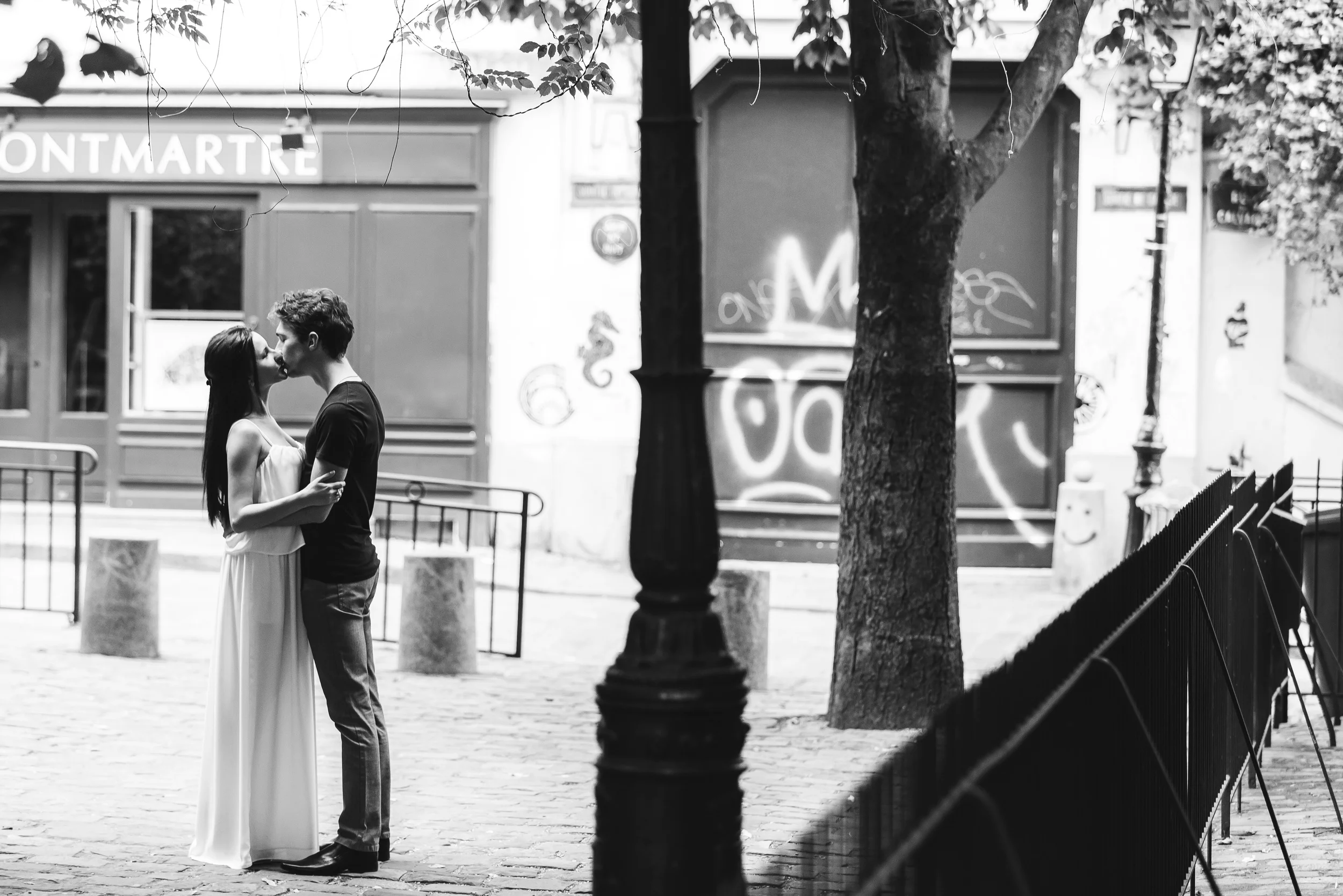 Photographer in Paris, Montmartre, Lovestory, France, love, iheartparisfr