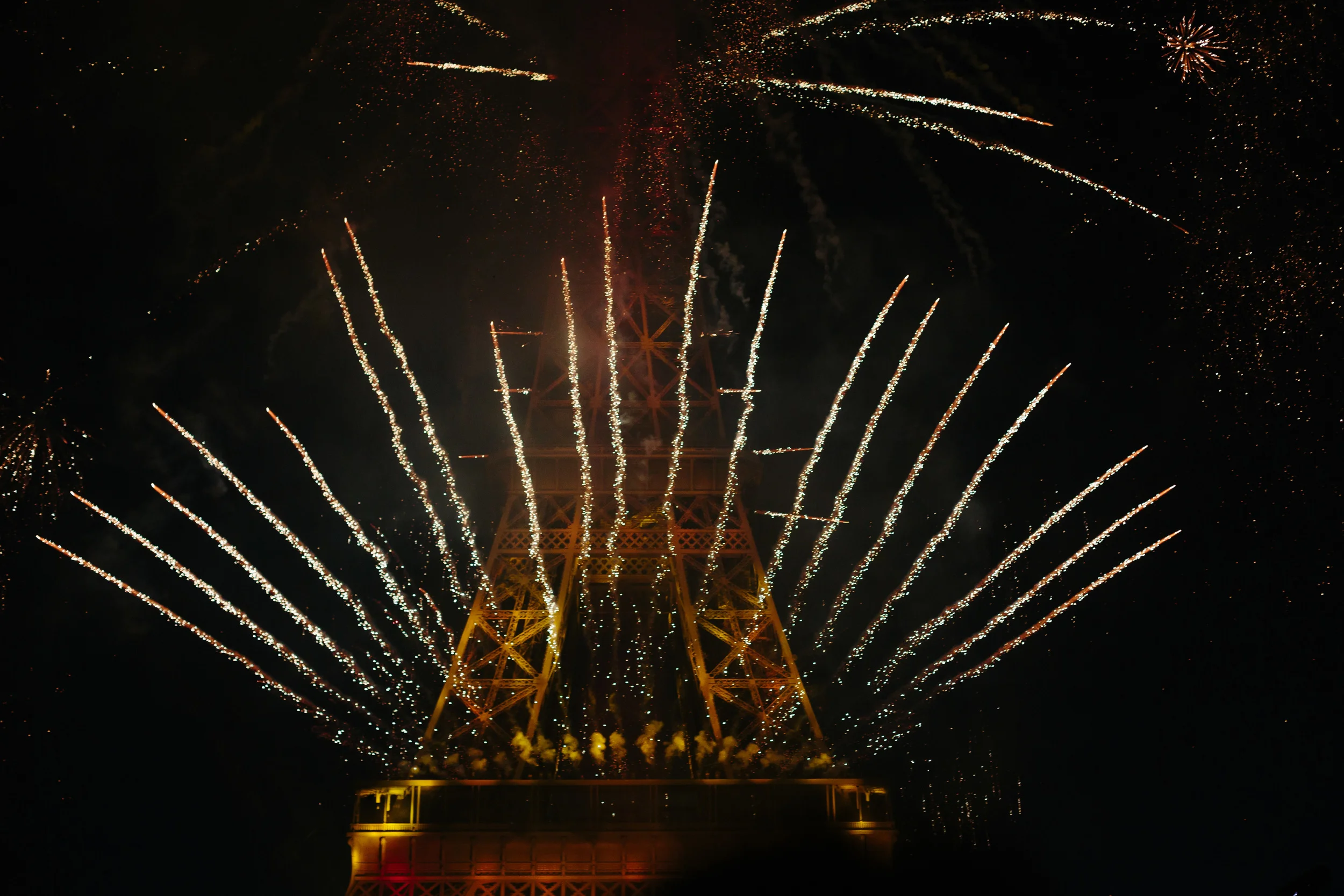 Photographer in Paris, Fireworks, 14 juillet, Bastille2015, Eiffel Tower, Iheartparisfr