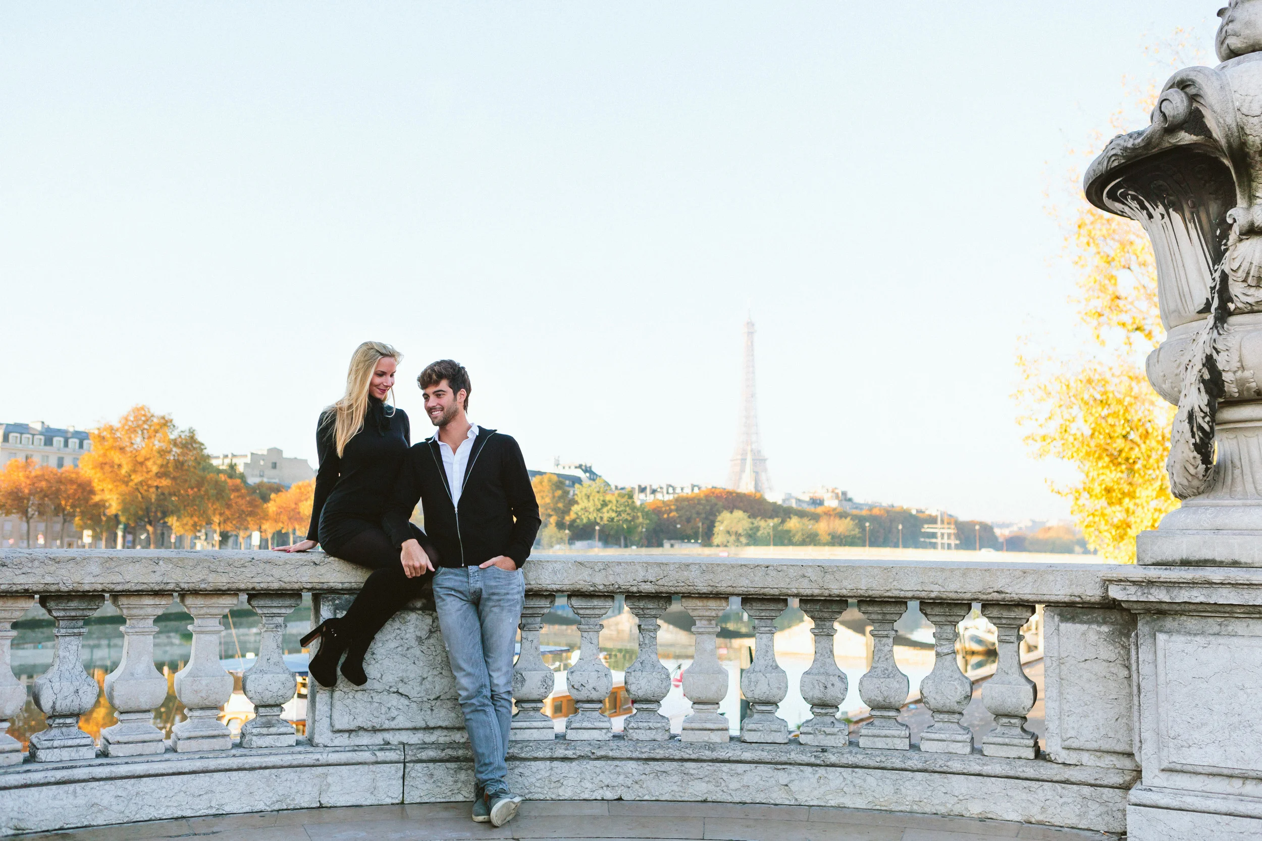Paris Photographer Lovestory Eiffel Tower Autumn Pont Alexandre III