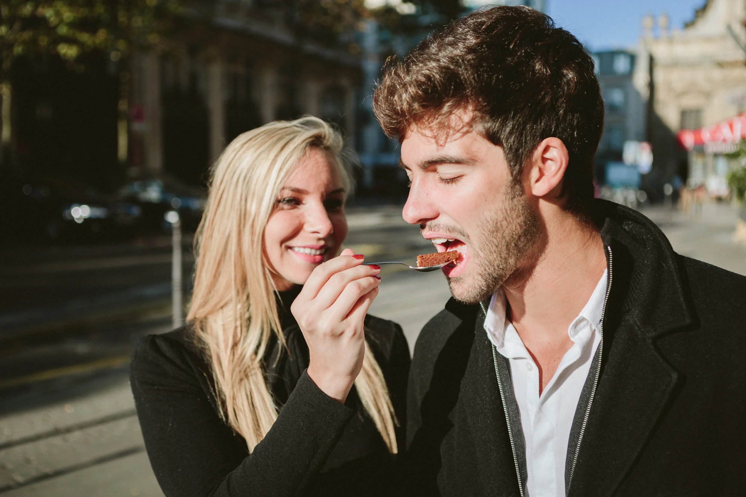 Paris Photographer lovestory cafe coffe portrait