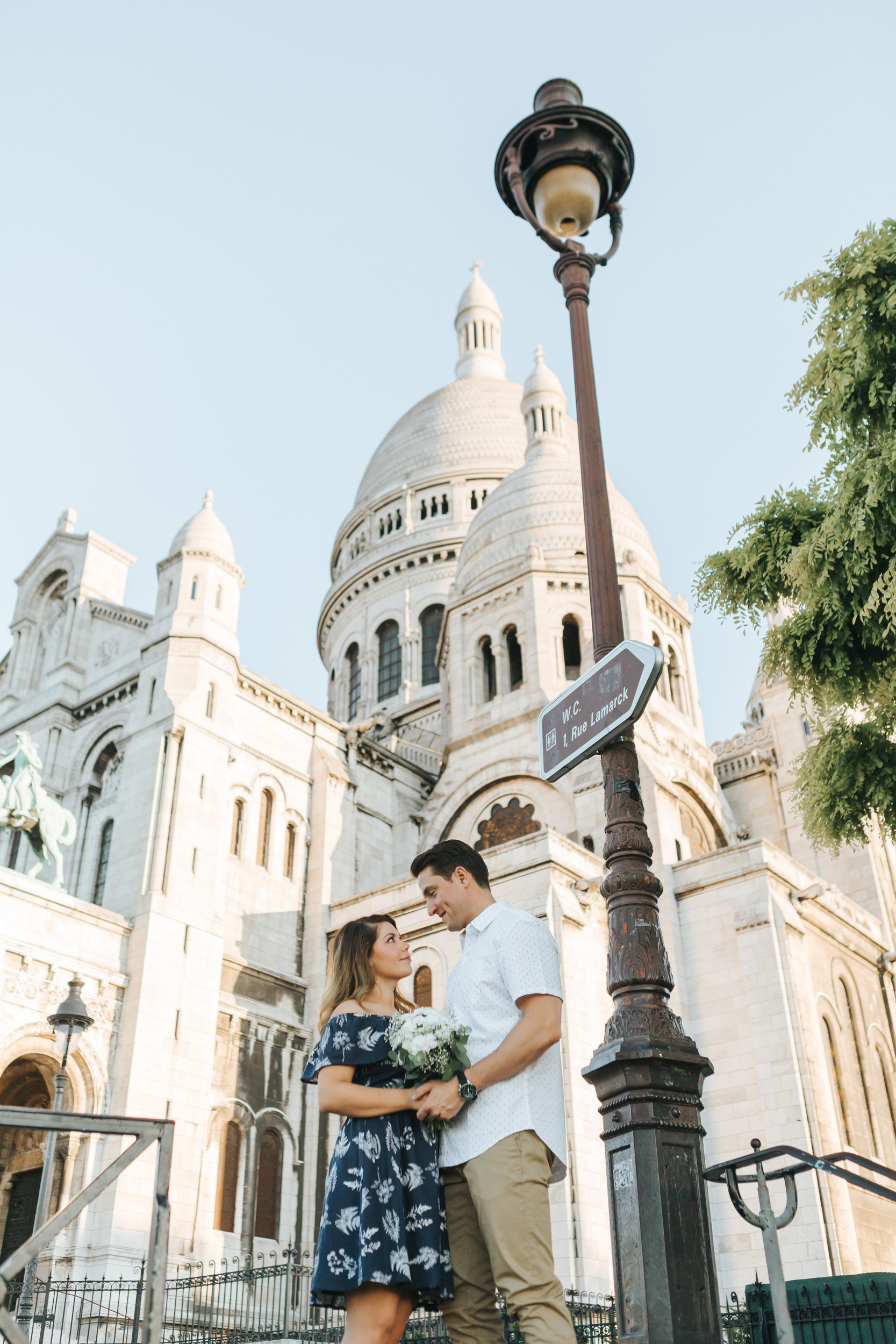 Paris Photographer Love Story Montmartre Sunrise Flowers Anniversary Couple Session Sacre Coeur