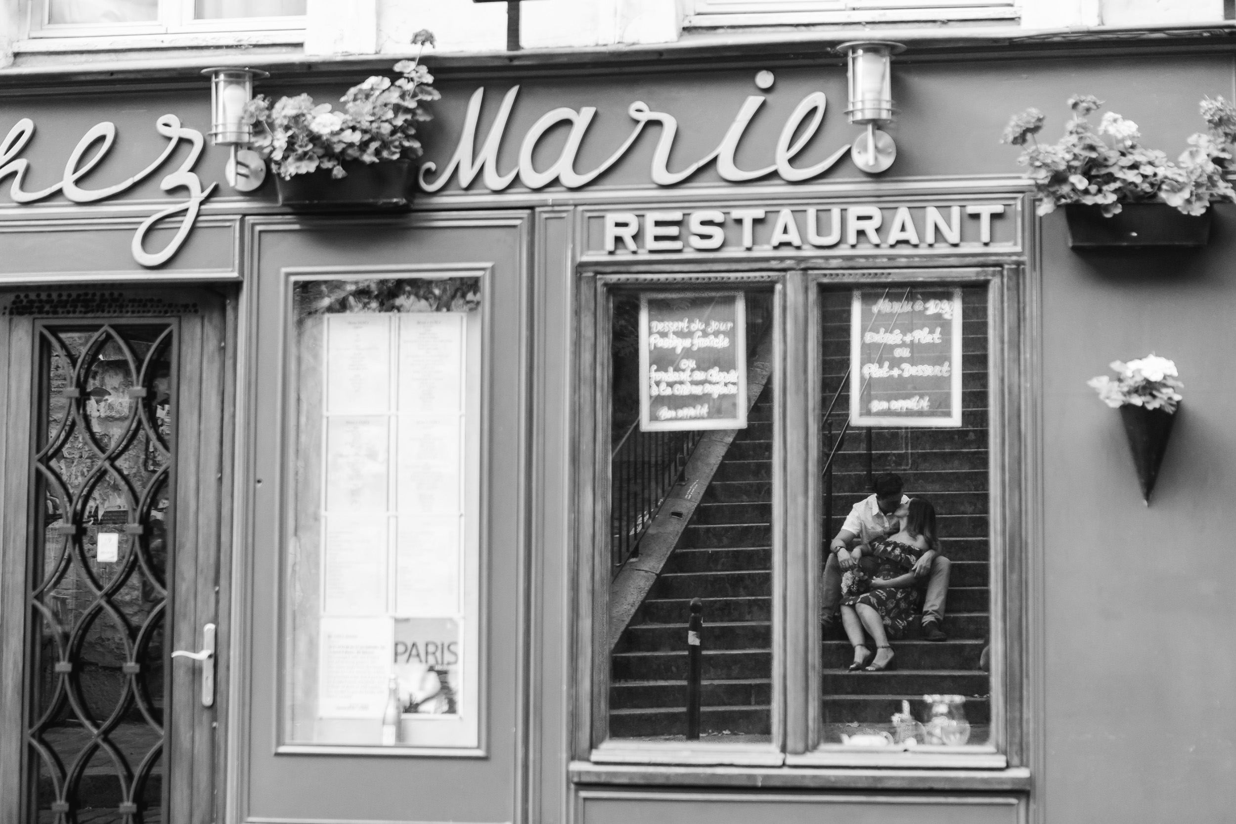Paris Photographer Couple Session Love Story Montmartre Sunrise Flowers Anniversary