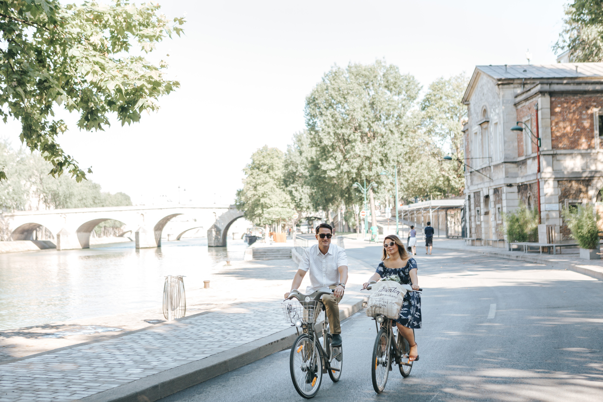 Photographer in Paris Couple Session Love Story Quai Seine Anniversary Velib bicycle