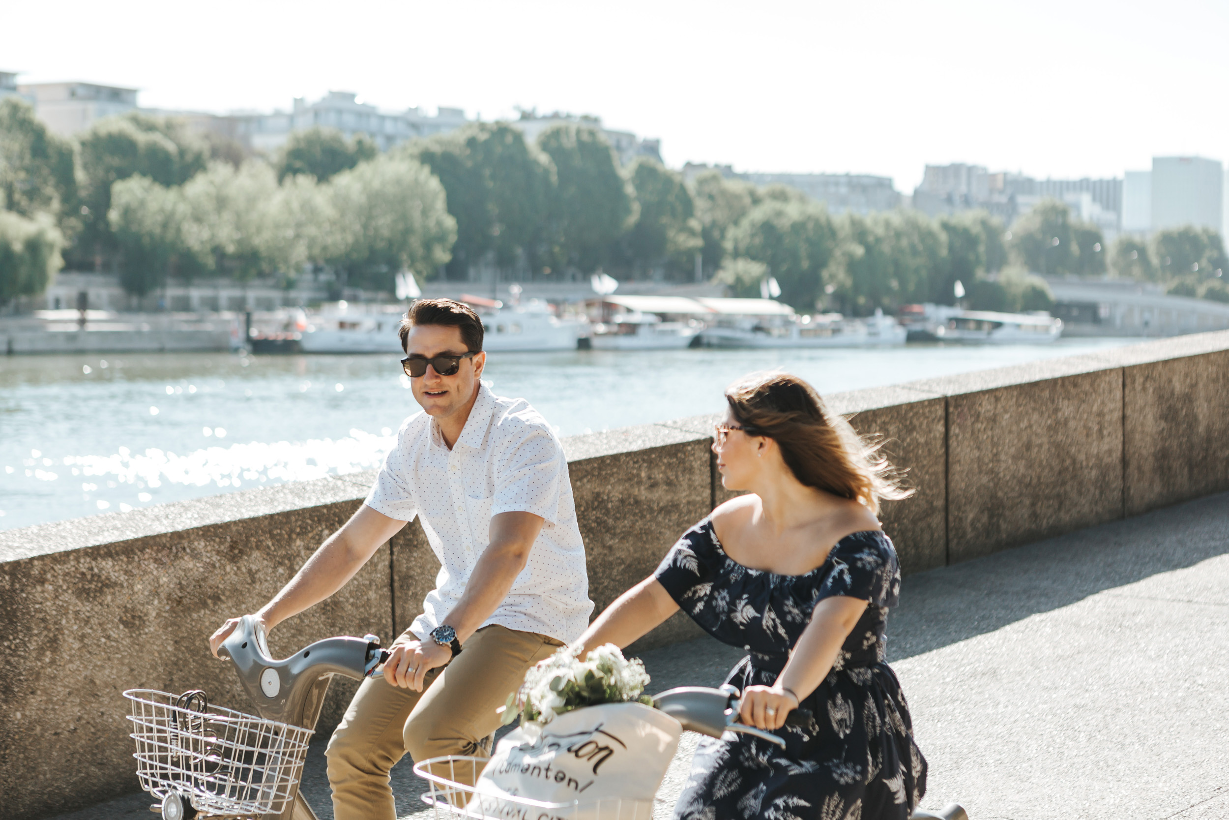 Photographer in Paris Couple Session Love Story Quai Seine Anniversary Velib bicycle