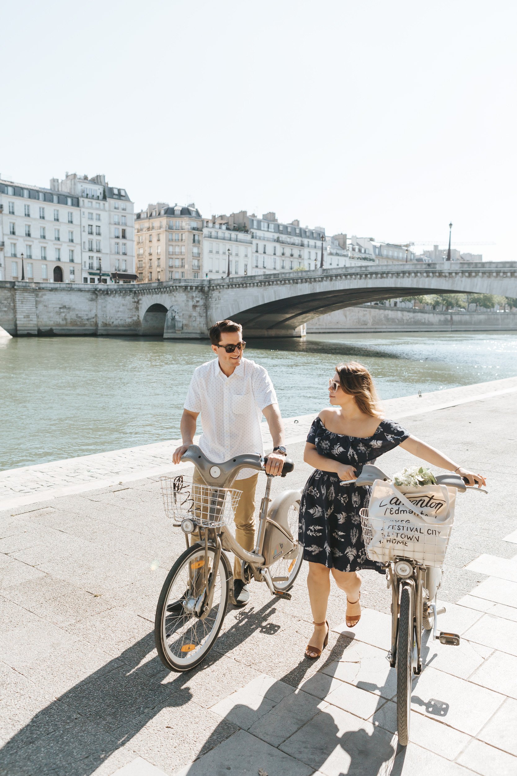 Photographer in Paris Couple Session Love Story Quai Seine Anniversary Velib bicycle Ile Saint Louis