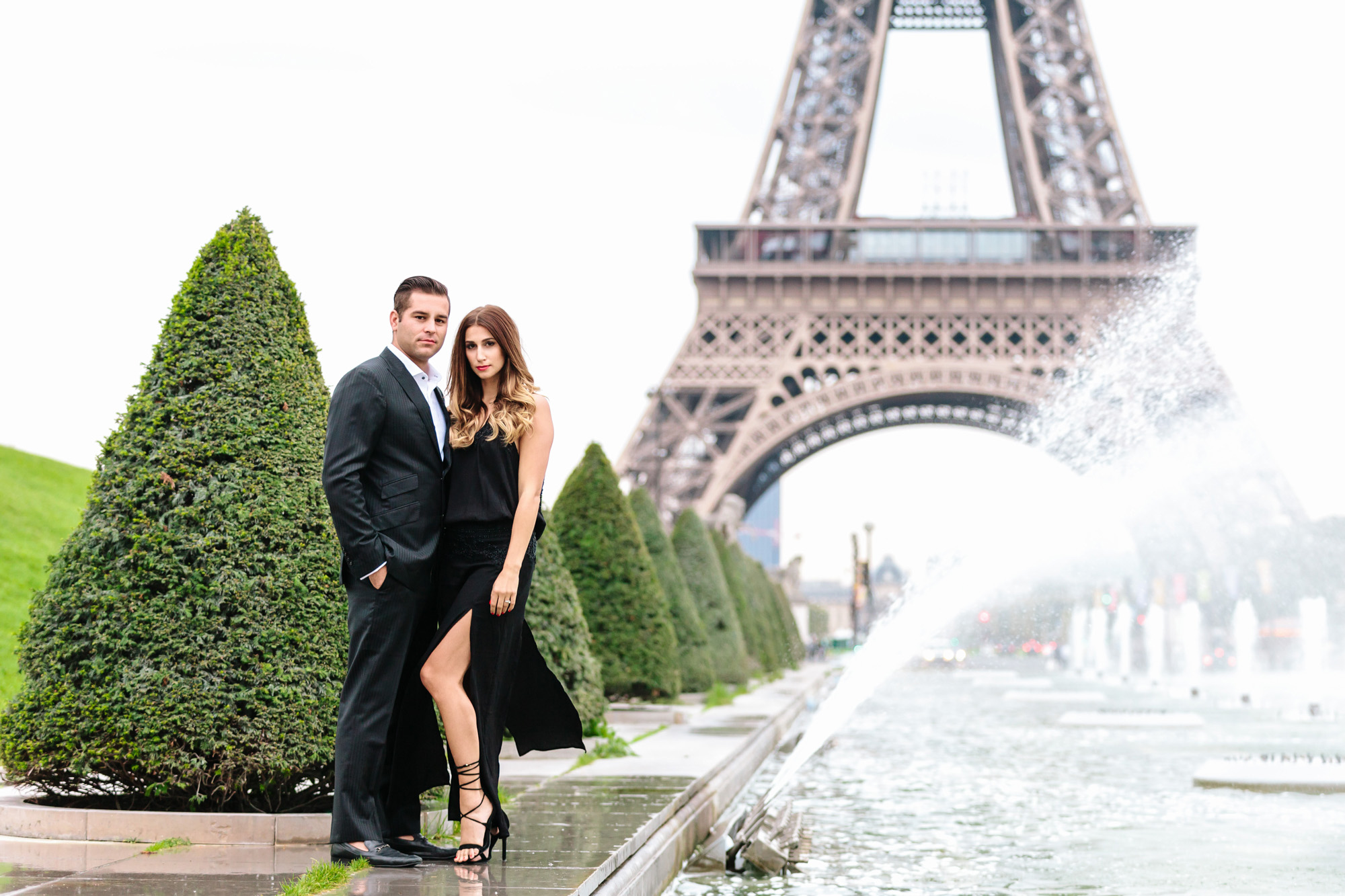 Photographer in Paris Travel Love story Eiffel Tower Couple Sesssion IheartParisfr