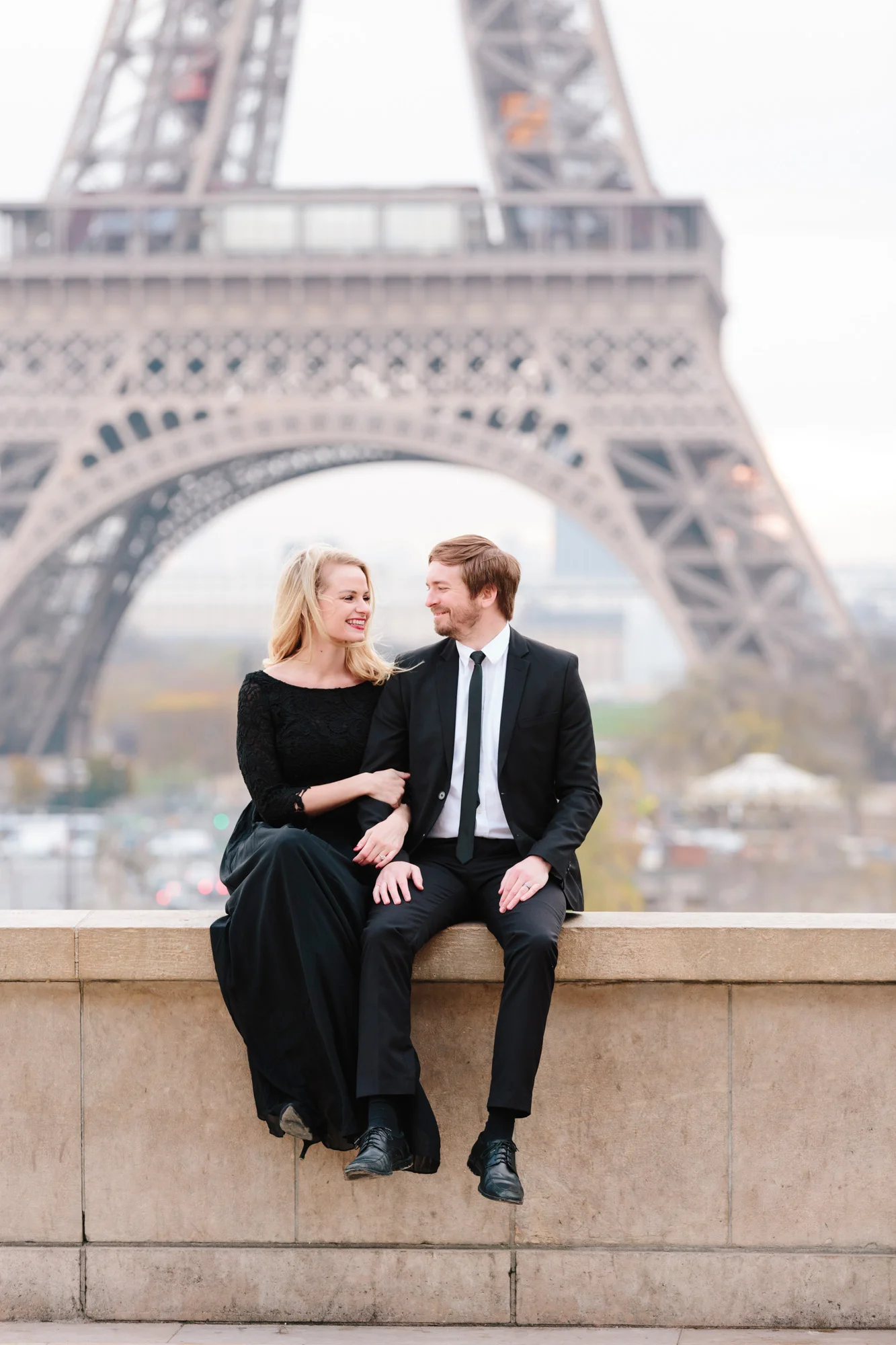 Paris Photographer Federico Guendel couple engagement session at Trocadero with the view of the Eiffel Tower