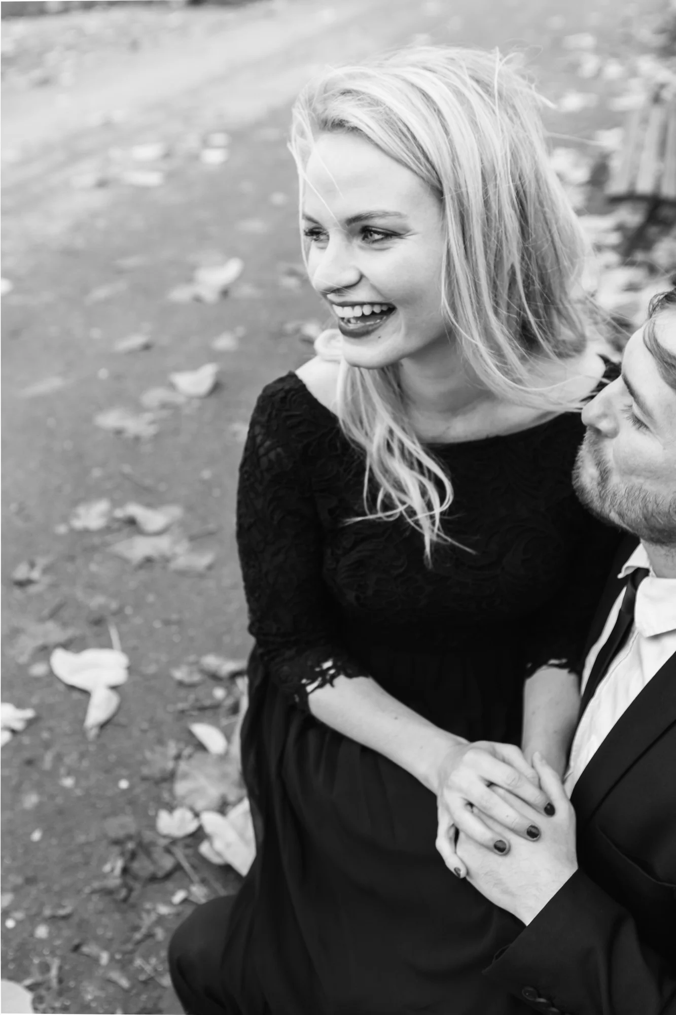Couple engagement session portrait in black and white by the Eiffel Tower captured by Photographer in Paris Federico Guendel