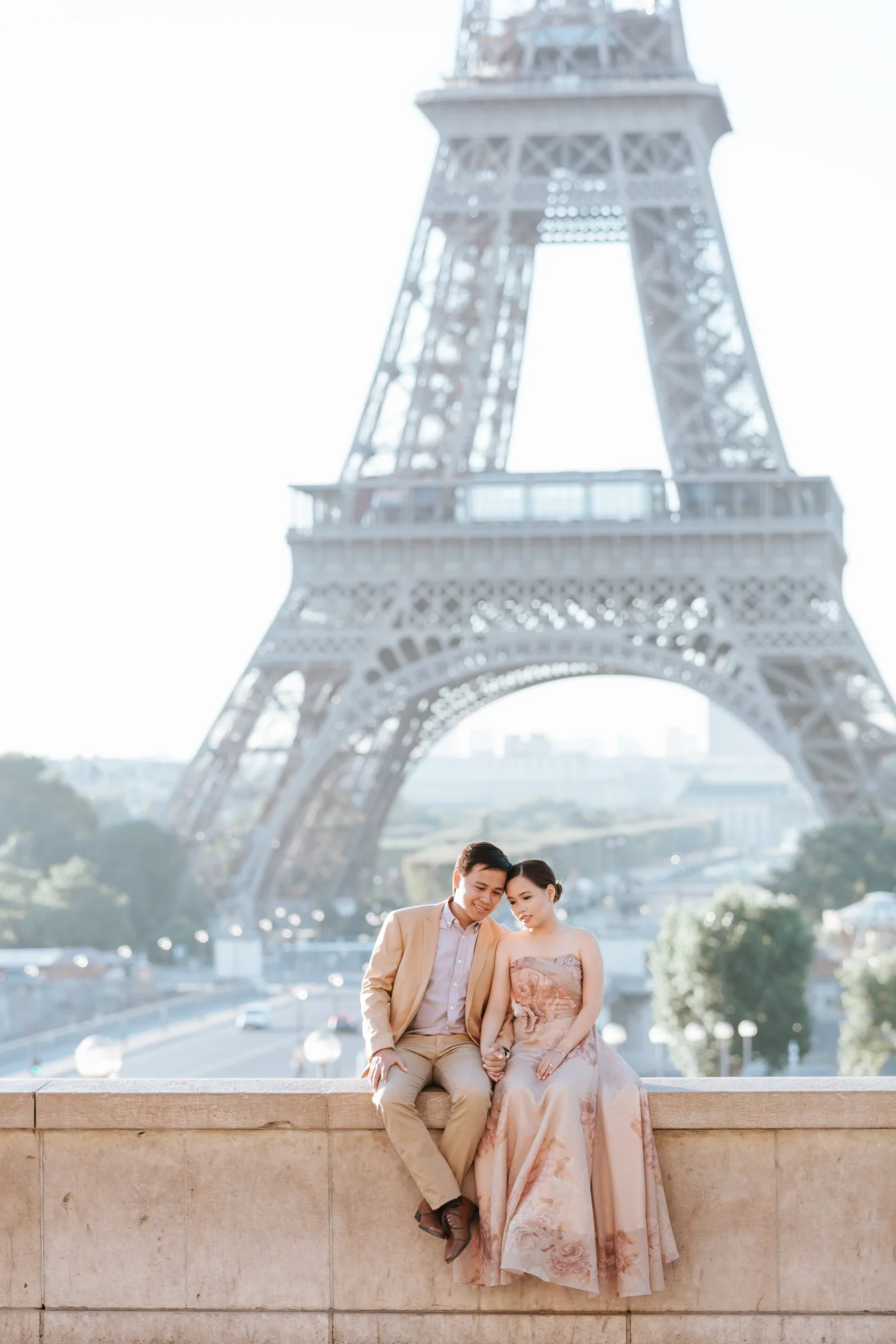 Pre-wedding couple portrait session at Trocadero by the Eiffel Tower in sunrise captured by Photographer in Paris Federico Guendel
