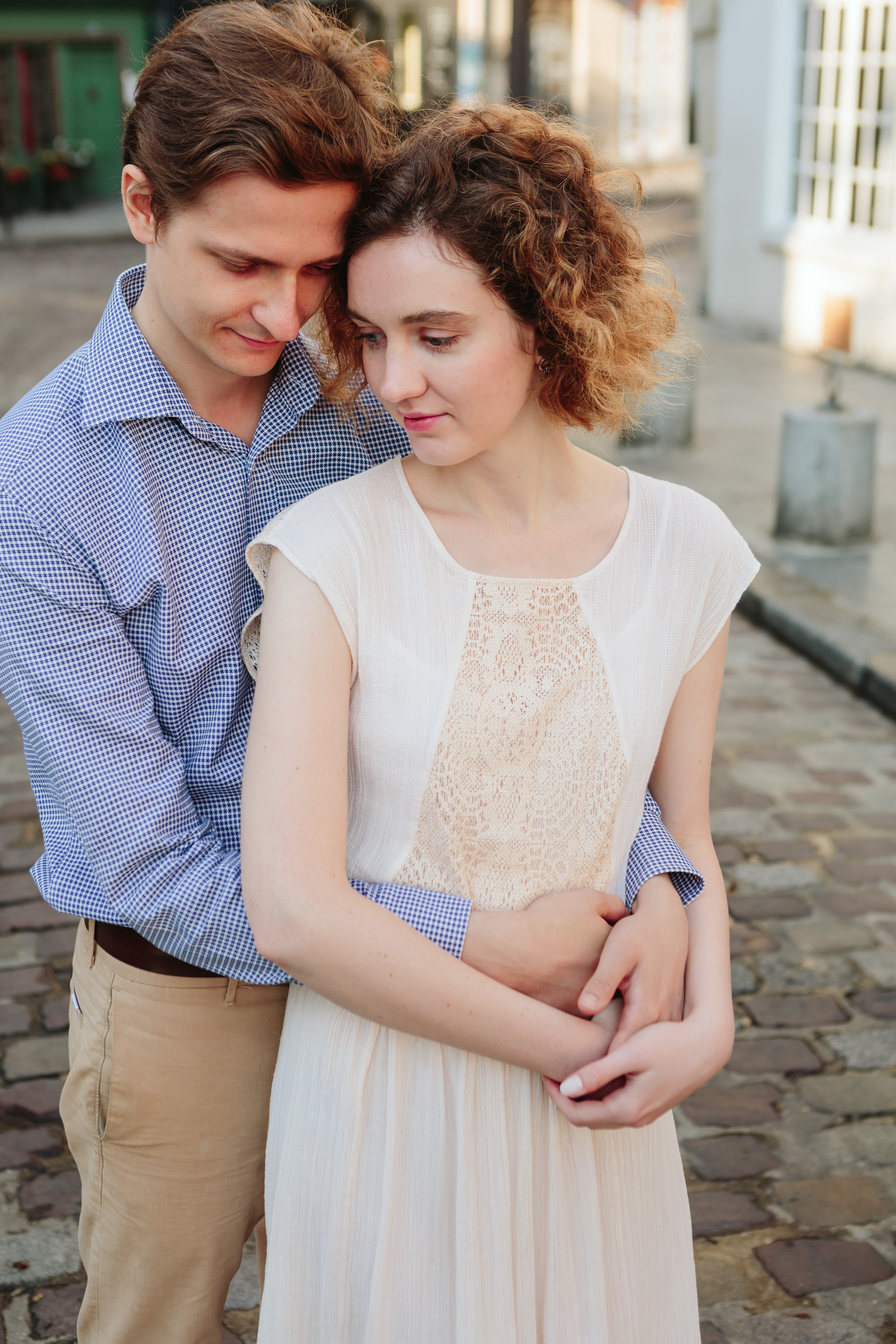 Travel love story couple portrait captured by Paris Photographer Federico Guendel IheartParisFr