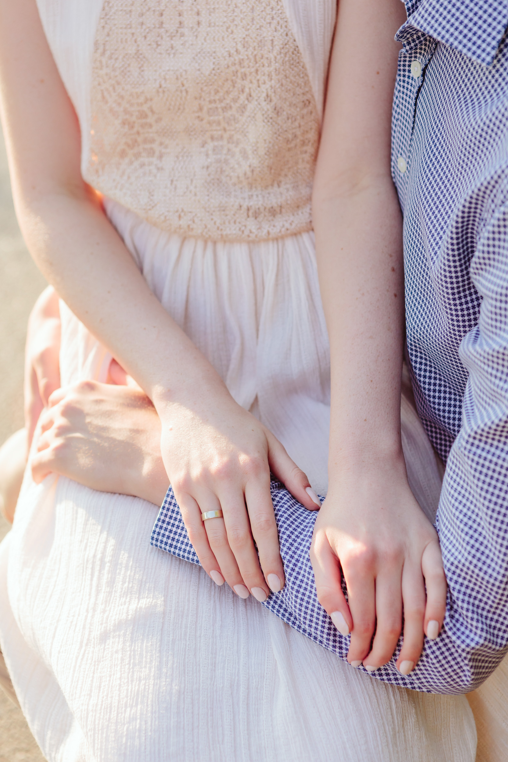 Couple in love details - gently holding hands captured by Paris Photographer Federico Guendel IheartParisFr