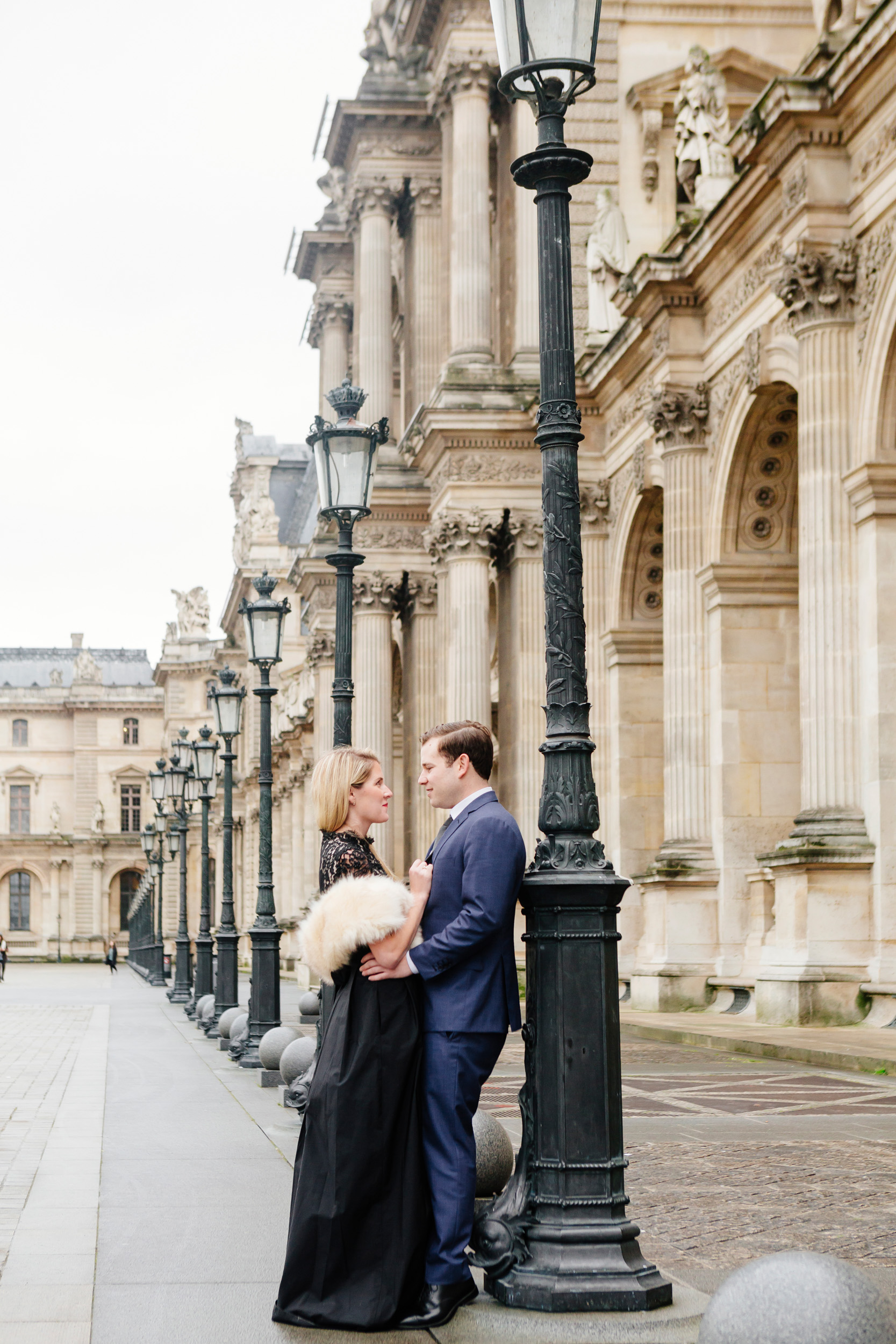 Paris vacation couple portrait standing in the courtyard of Louvre Museum captured by Paris Photographer Federico Guendel www.iheartparis.fr