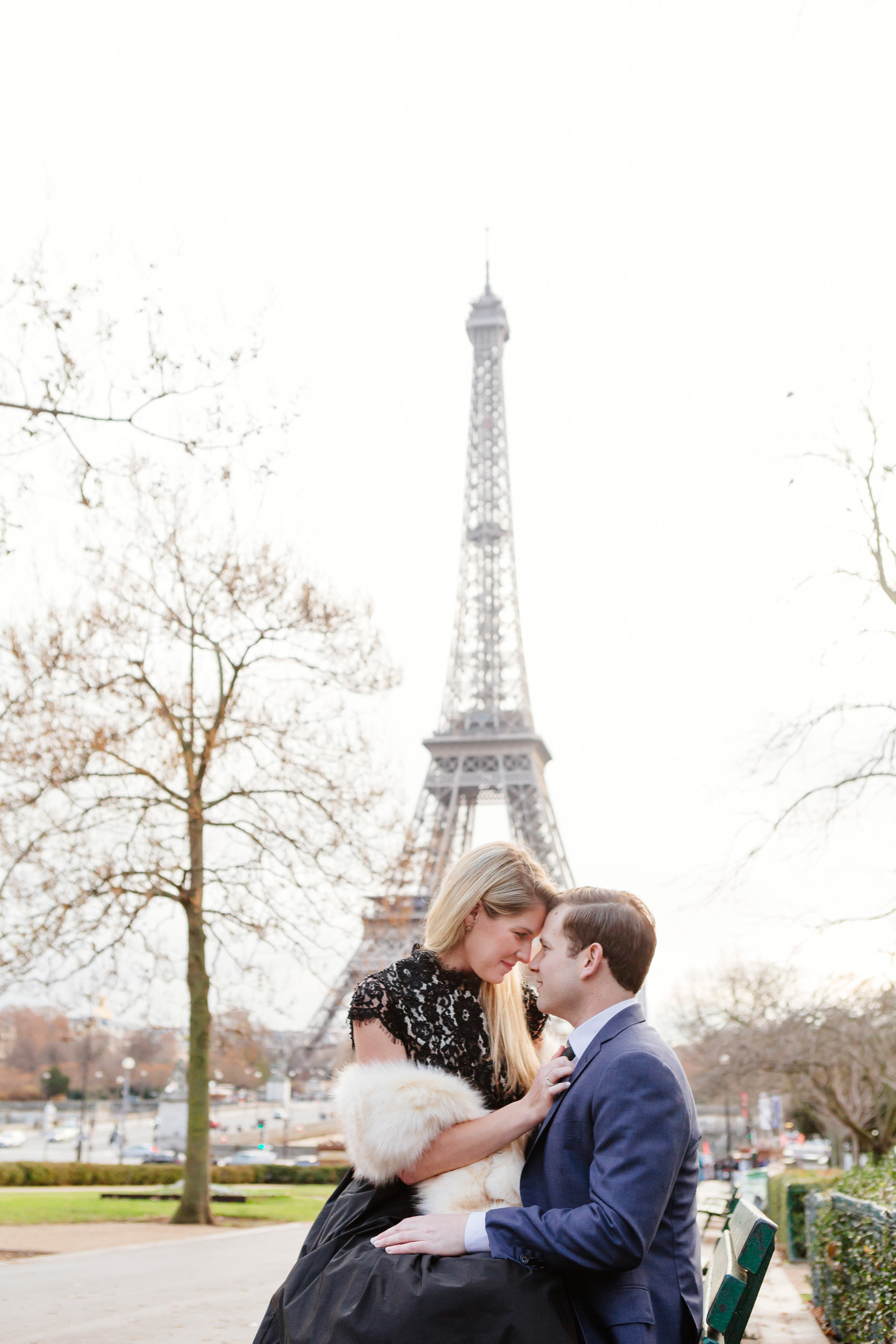 Paris vacation couple portrait sitting on a bench at Trocadero with the view of Eiffel Tower captured by Paris Photographer Federico Guendel www.iheartparis.fr