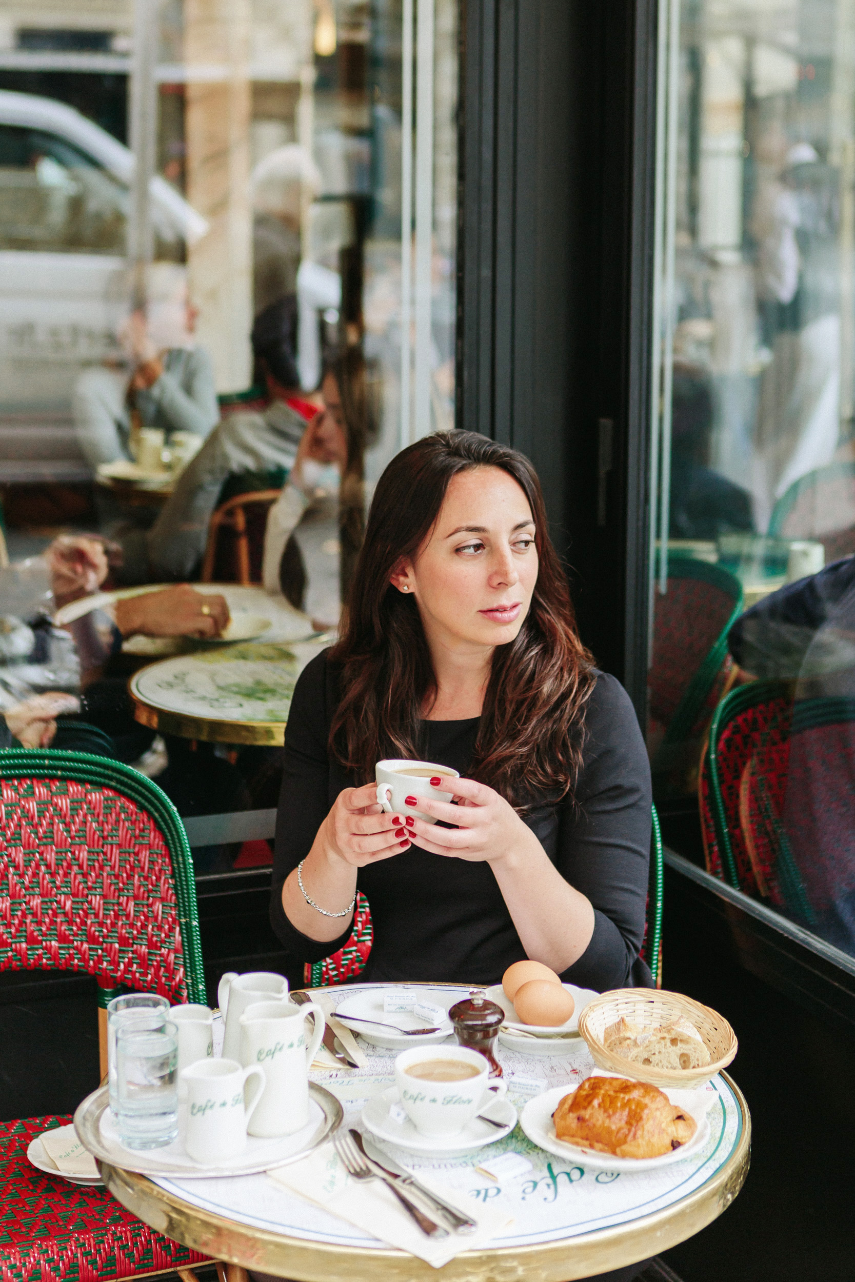 Portrait of Rebecca Plotnick founder of Every Day Parisian blog at Cafe de Flore captured by Paris Photographer Federico and Anastasia Guendel IheartParisFr TheFlyingPoodle