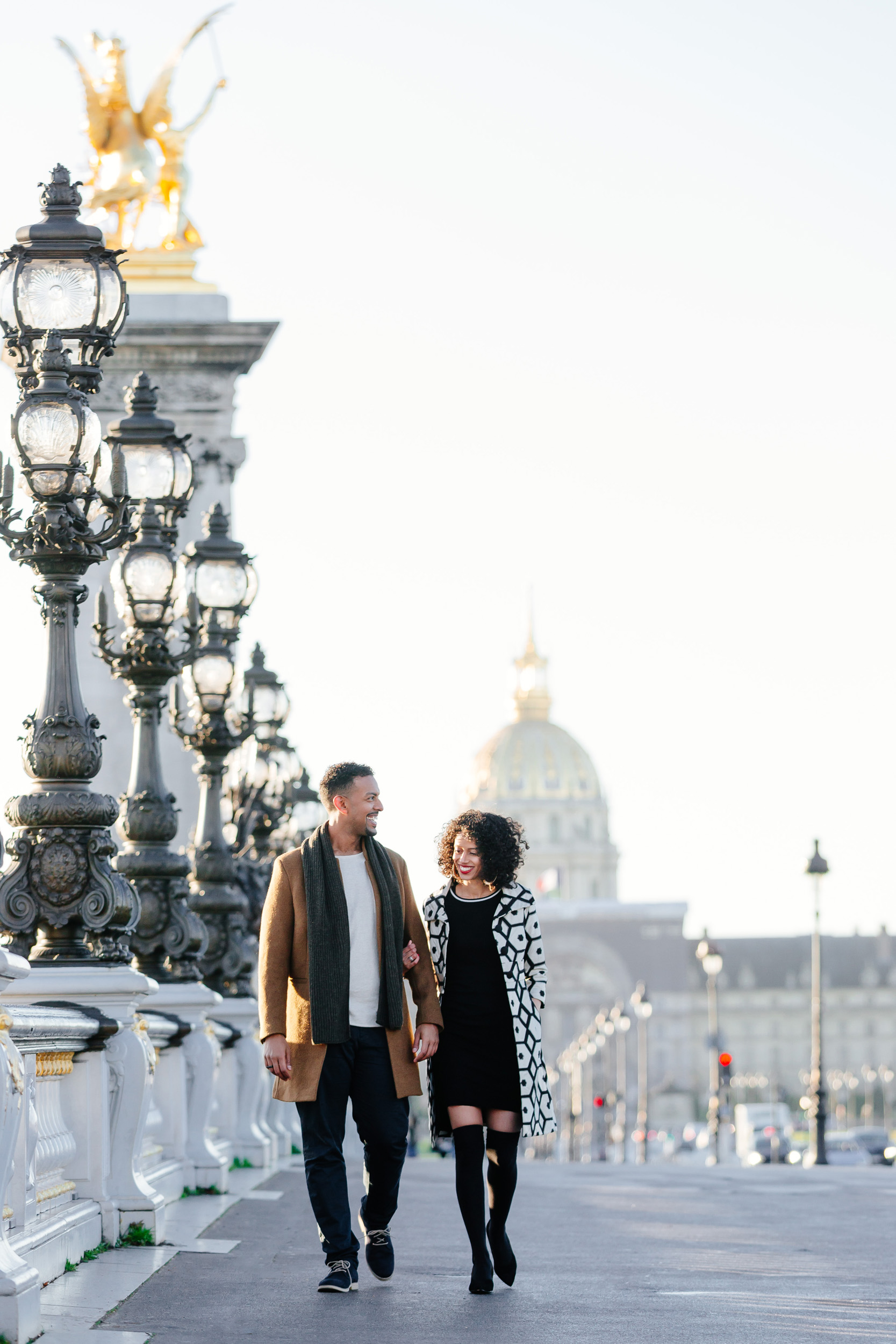 Couple session portrait at Pont Alexandre III captured by Paris Photographer Federico Guendel IheartParis www.iheartparis.fr