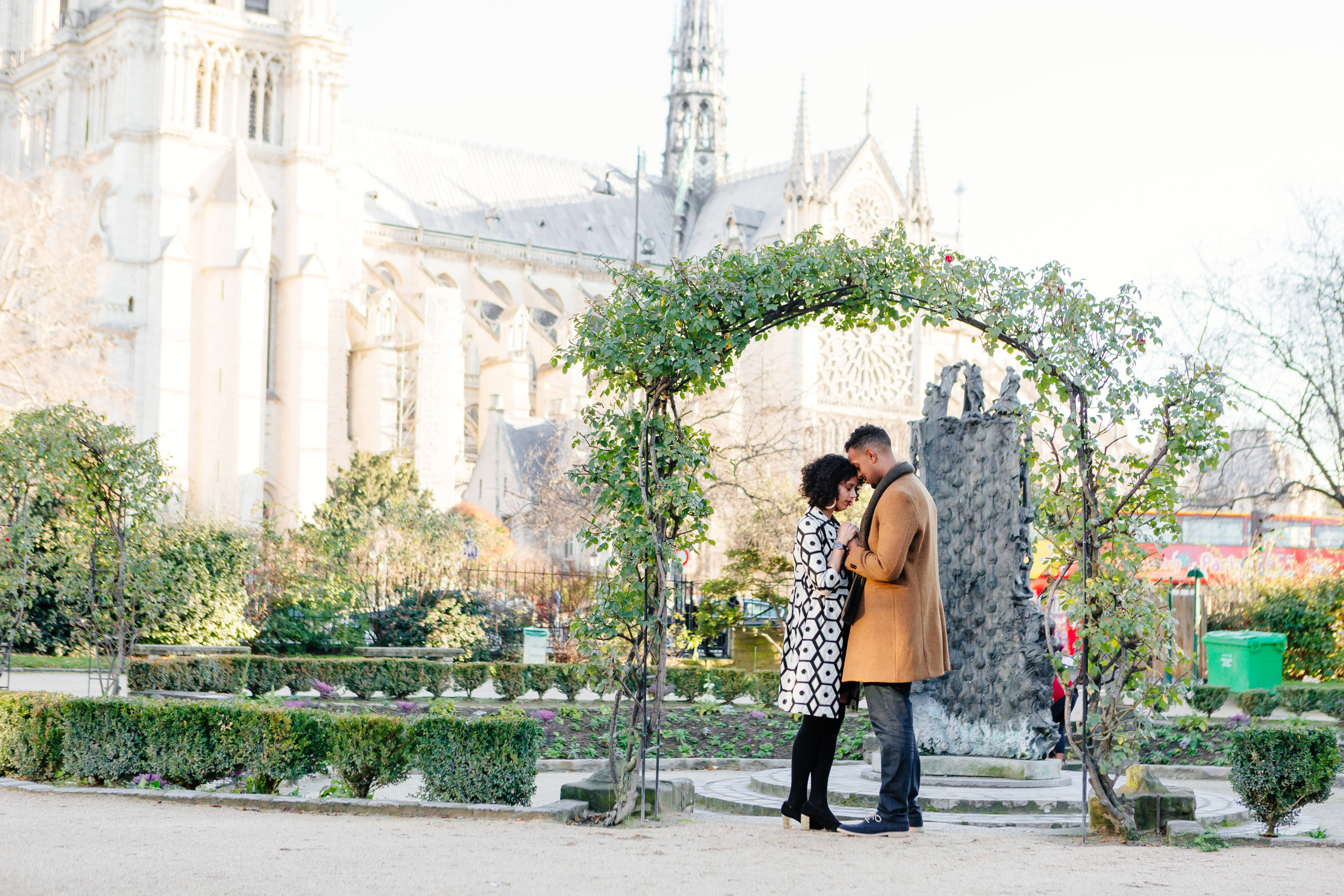 Couple session portrait by Notre Dame captured by Paris Photographer Federico Guendel IheartParis www.iheartparis.fr