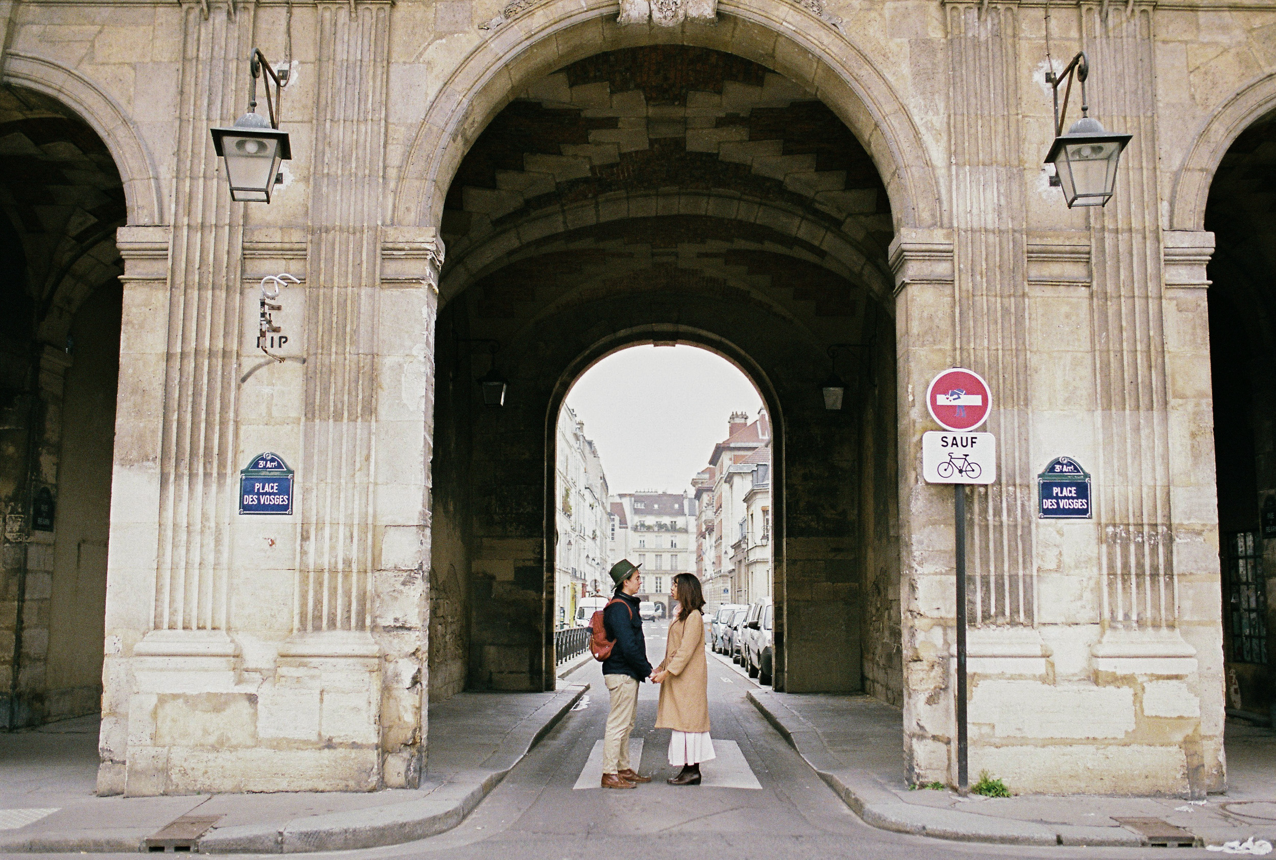 Couple session fine art film portrait of The Mango Market photo duo captured by Paris Photographer Federico Guendel IheartParis www.iheartparis.fr scan by Carmencita Lab