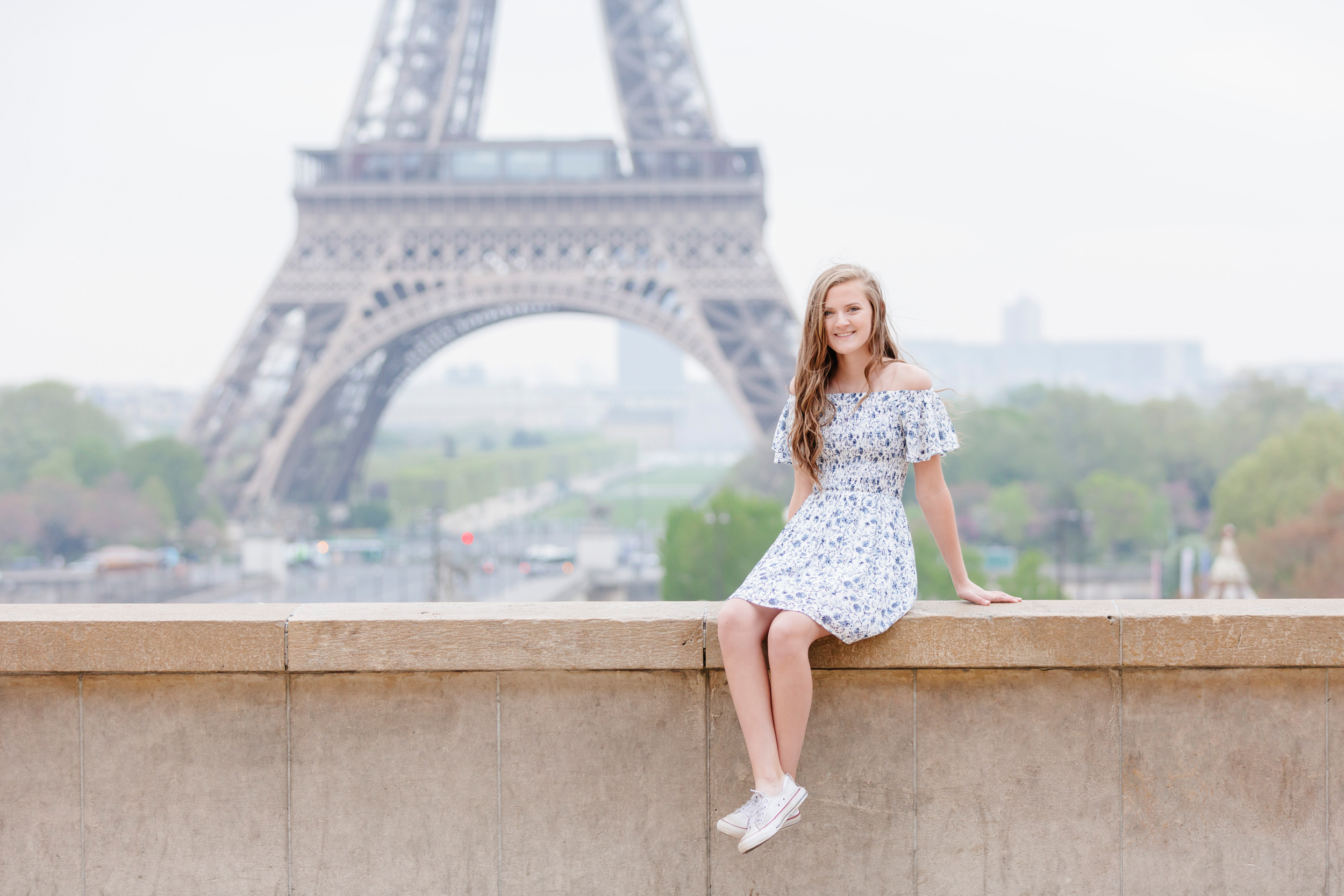 Sweet sixteen quinceanera senior portrait at Trocadero and the Eiffel Tower by Paris Photographer Federico Guendel IheartParisfr