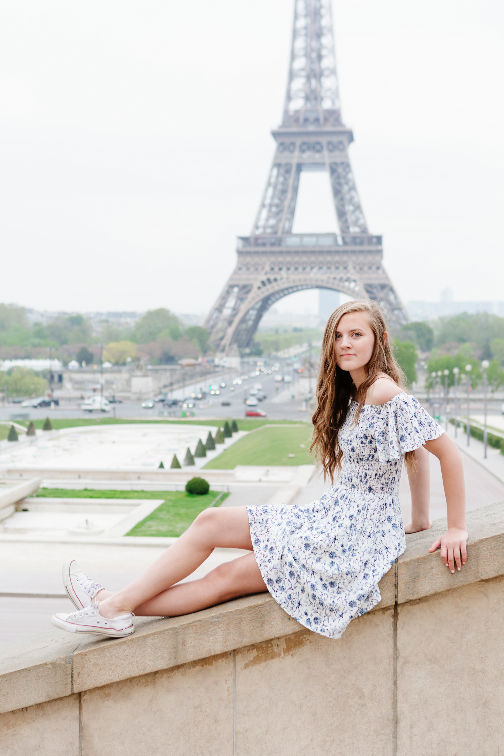 Sweet sixteen quinceanera senior portrait at Trocadero and the Eiffel Tower by Paris Photographer Federico Guendel IheartParisfr