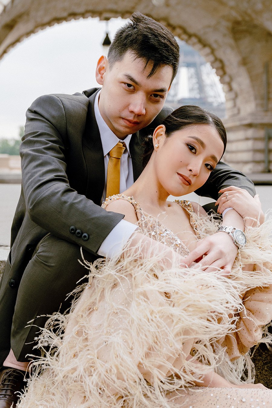 Elopement Photoshoot in Paris Bir Hakeim Bridge