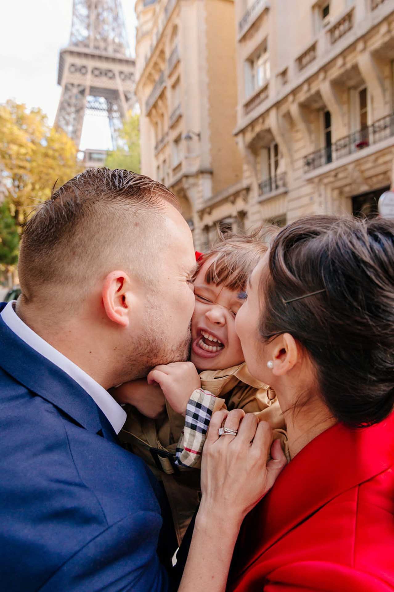 Kiss the baby family photoshoot paris