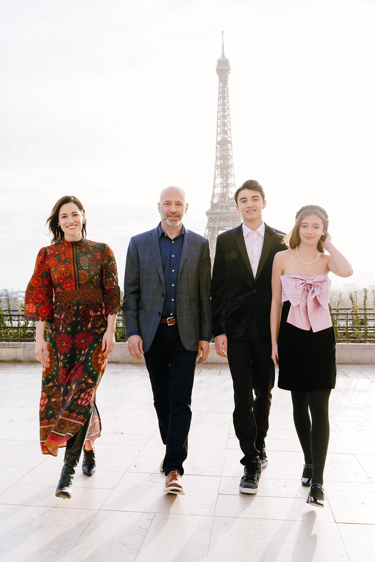 paris-photographer-trocadero-photo-session-family.jpg