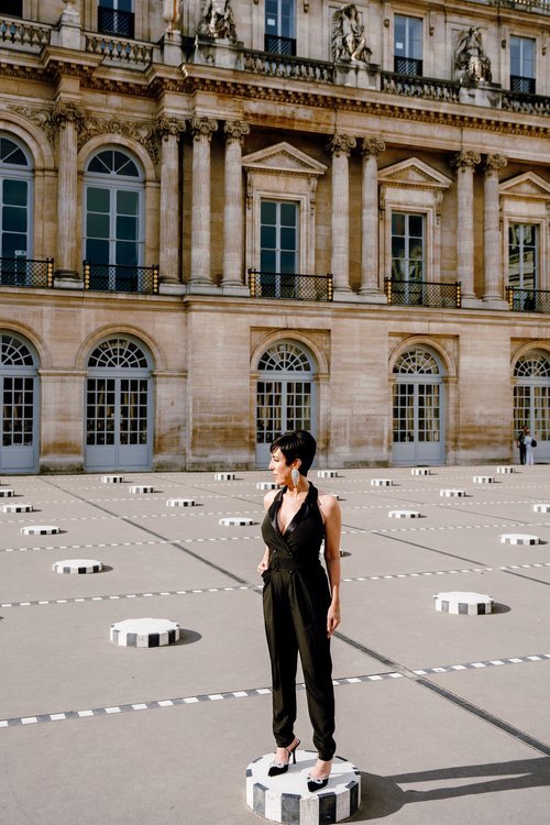 Paris-Photographer-Portraits-Louvre-IHeartParis.jpg