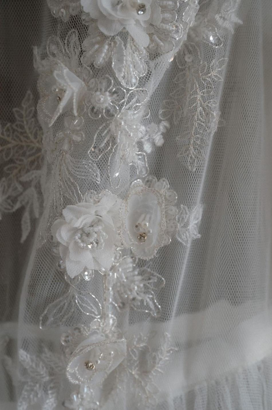 best-paris-photographer-the-guendels-weddings-lace-veil.jpg