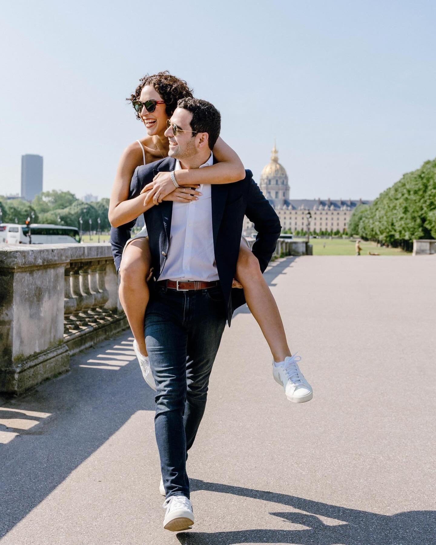 I will never get tired of proposing this location combination : a tasteful view of the Eiffel Tower, avoiding the basic views (and headaches) of Trocadero and immediate area, some Louvre in the background and next to Grand Palais. This shoot is up on