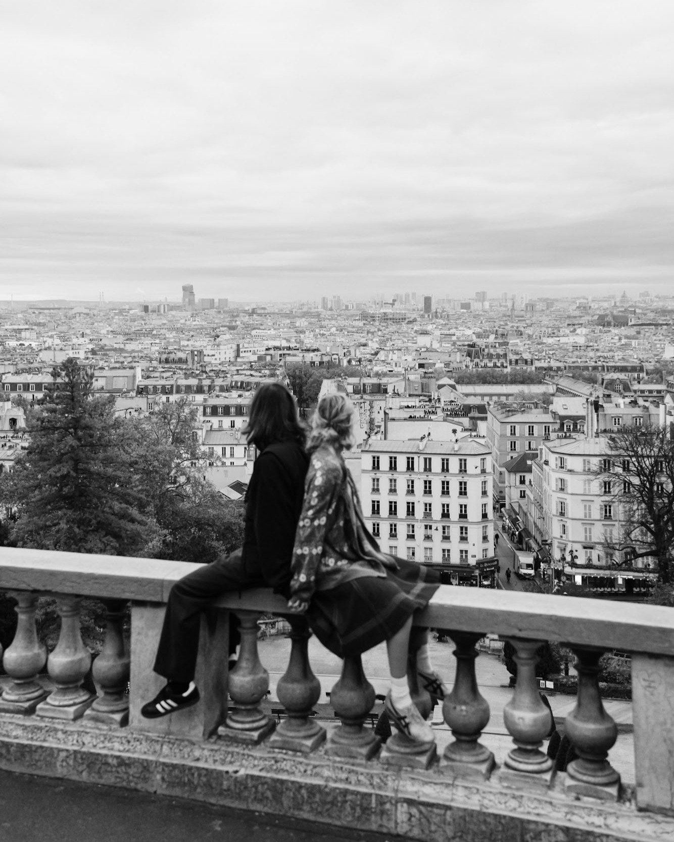 Pinching myself that I had the chance to photograph this beautiful duo for a different style of boudoir. More intimate, more editorial. Amazing way to wrap 2025 and here is to more fun boudoirs for '26 🔥
.
.
#parisboudoir #parisportraits #parisboudo