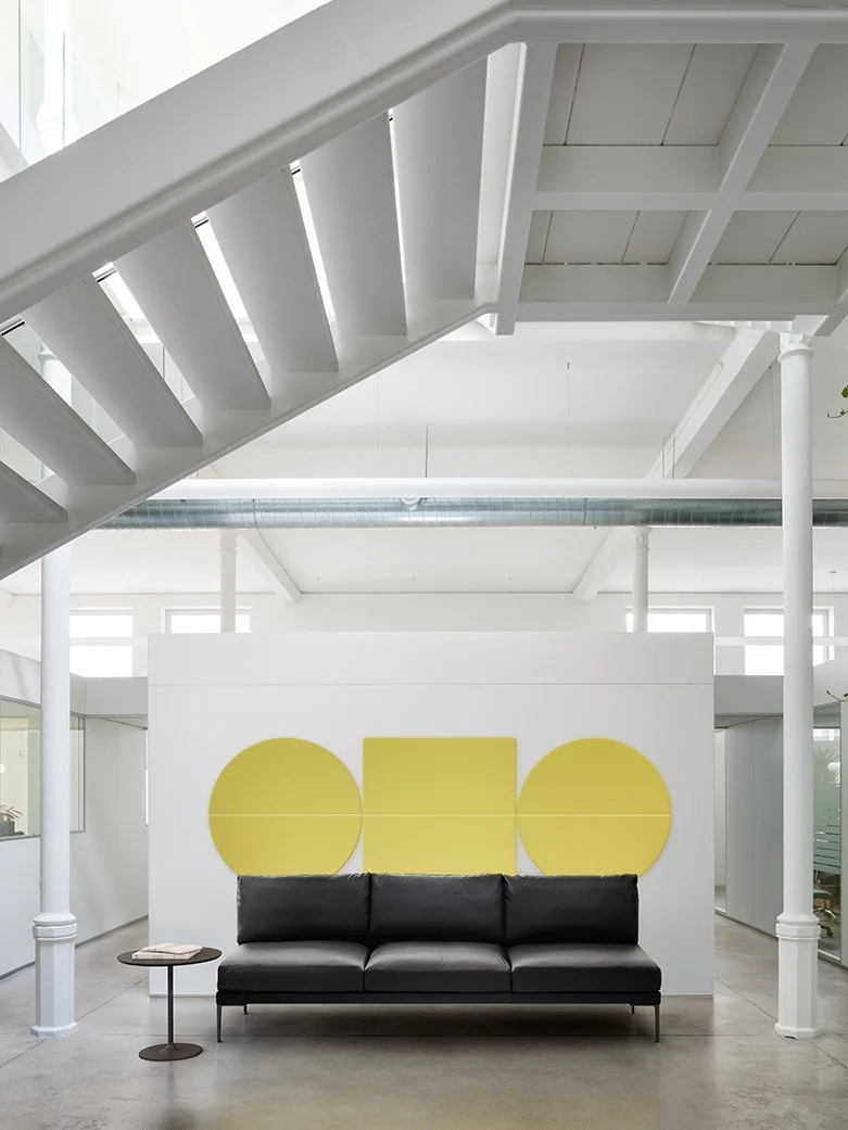 Arper_Steeve_Col-lectiu-Ronda_ph-Eugeni-Pons_sofa_3seats_seat-back-cushion_without-armrests_5248.jpg
