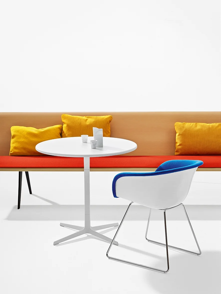 Arper_Duna02_armchair_MarcoCovi_sled_front-face-upholstery_4210_2.jpg