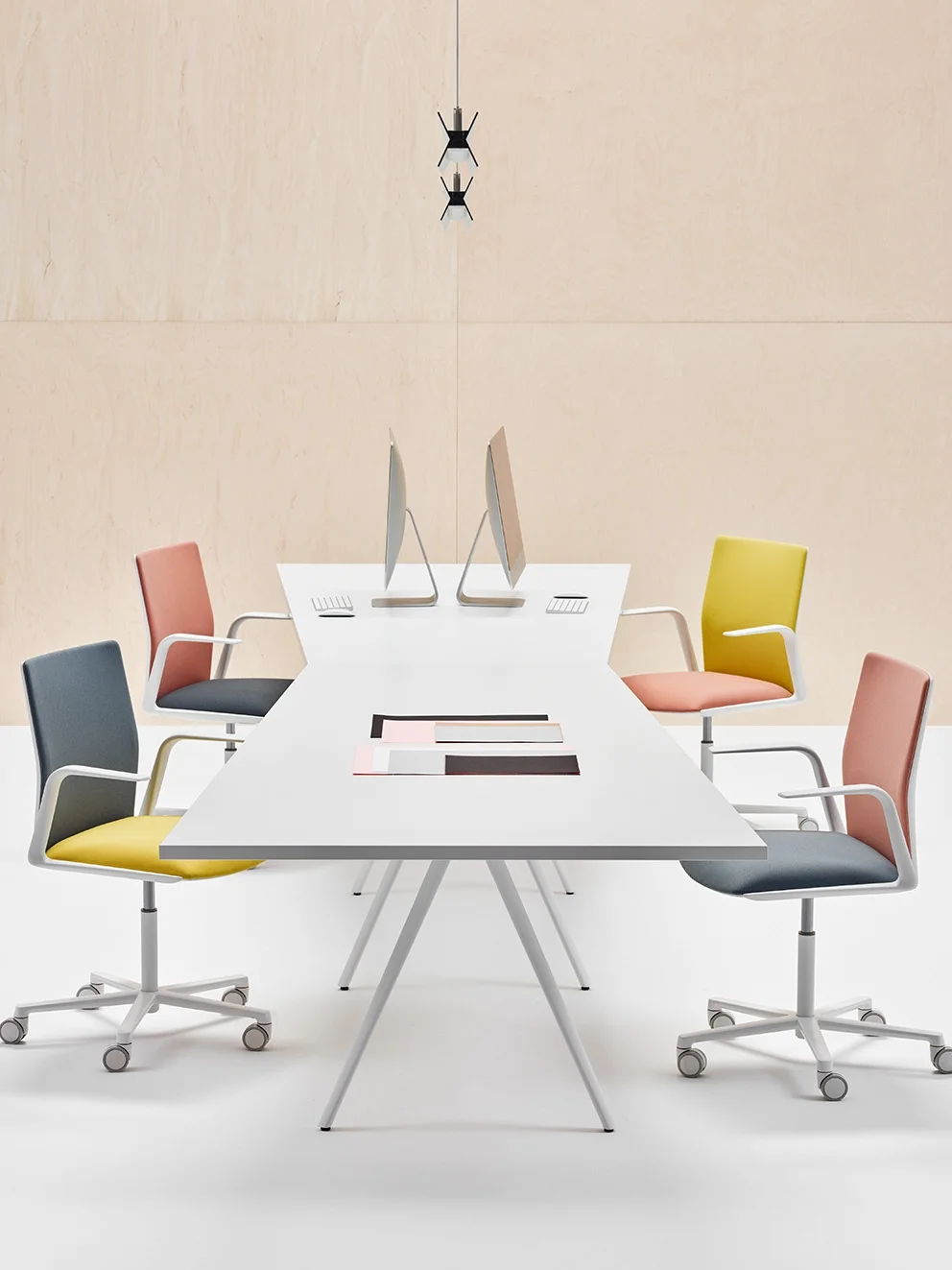 Arper_Meety_MarcoCovi_table_V12_h74_trapezoidal_LM1_120-80x240cm_5412_2.jpg