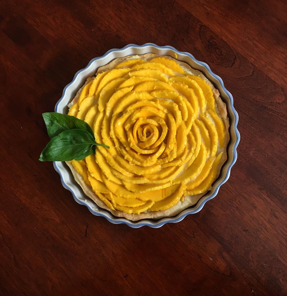Vanilla Bean Mascarpone Tart with Fresh Mango 🍴