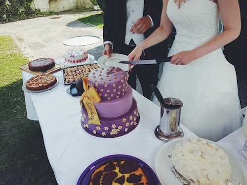 how_construct_wedding_cake.jpeg