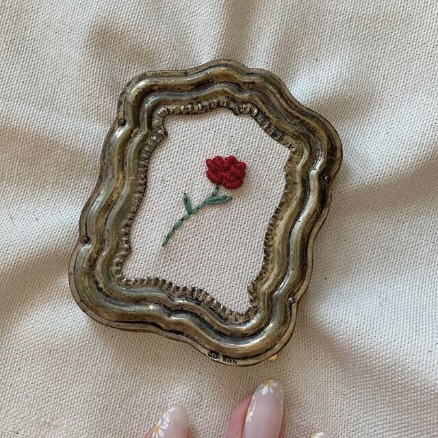 Going through my frames and found this little one...looked more closer and realized it&rsquo;s real silver (bottom right). Nice surprise today. Seriously cannot wait to go back into packed antique markets and hunt for more gems 🥀
