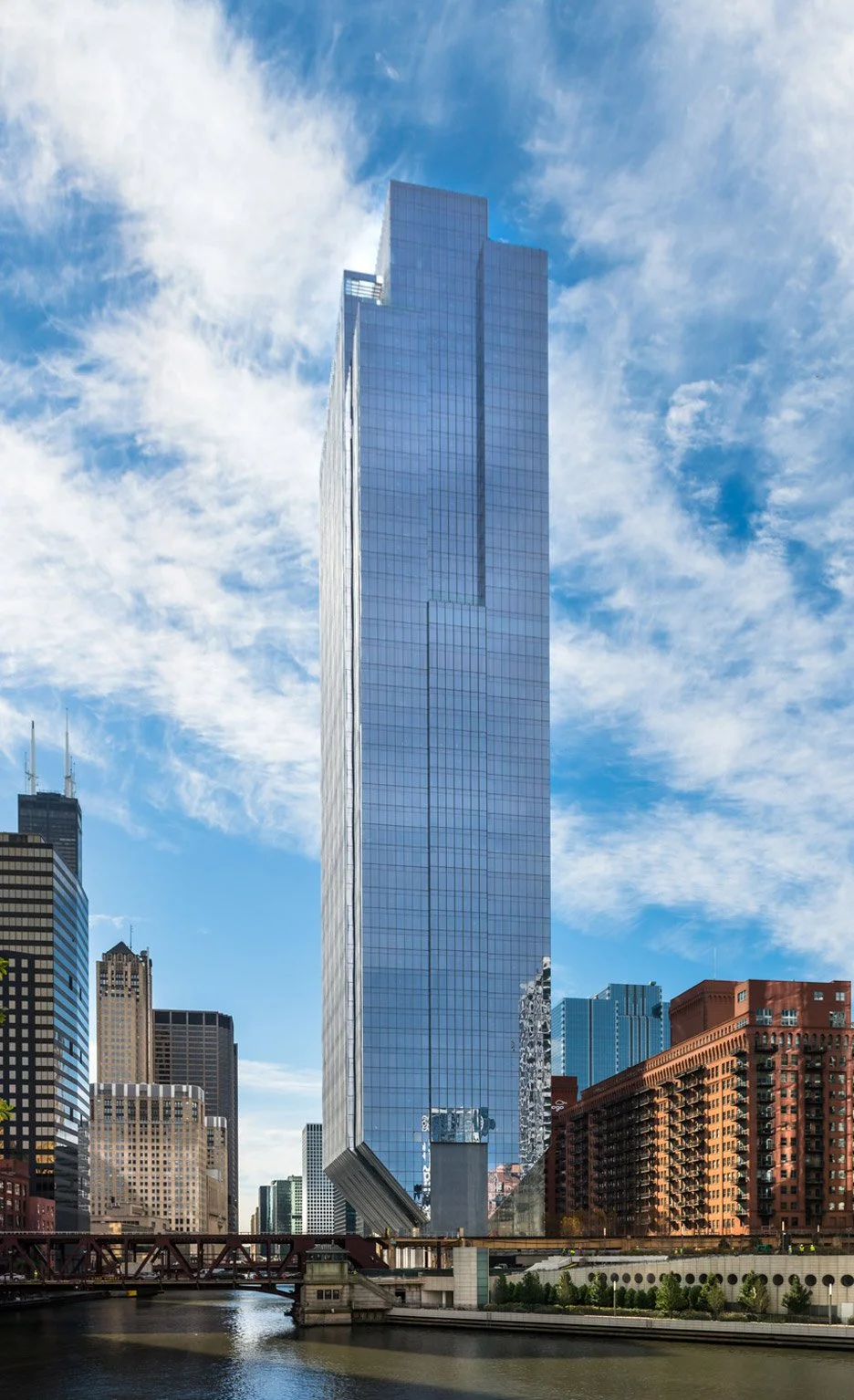 150-north-riverside-office-tower-chiacgo-developer-riverside-investment-development-west-loop-waterfront-river-goettsch-partners-architecture-skyscraper-usa-american_dezeen_10.jpg