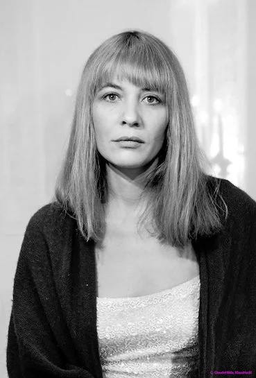 4_sw_Julia_Thurnau_By_ClaudeHilde_KlausHackl.jpg