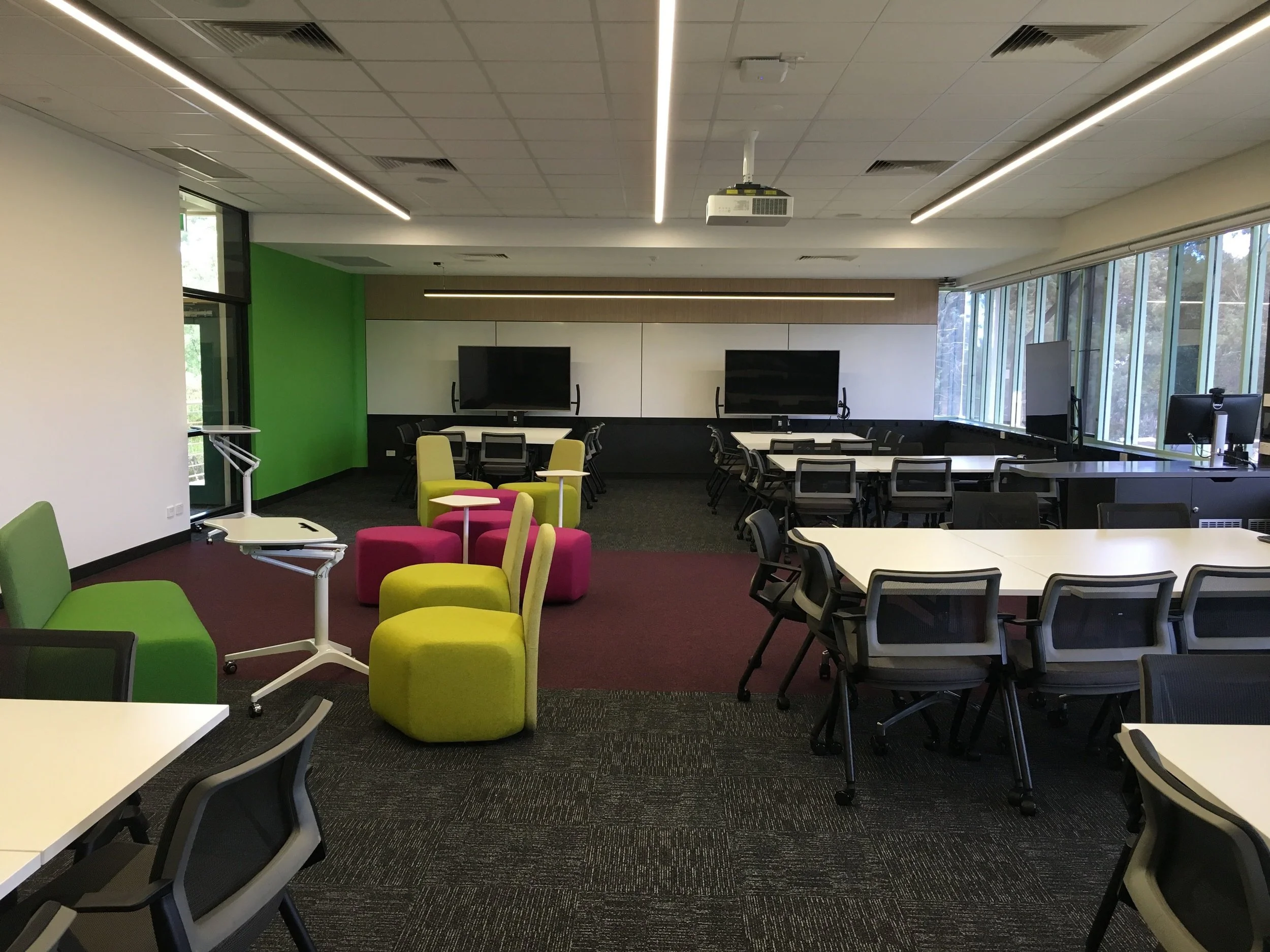 UniSA TIMP | PFTR Refurbishments Services: BESTEC Contractor: Mossop Constructions + Interiors Photographer: W+S As part of the UniSA Teaching Innovation Master Plan, W+S designed and completed 4 Pilot Flexible Tutorial Rooms at each of the Campuses. Each room was slightly different due to site conditions and the ability to test different furniture and design themes with the students and teachers.