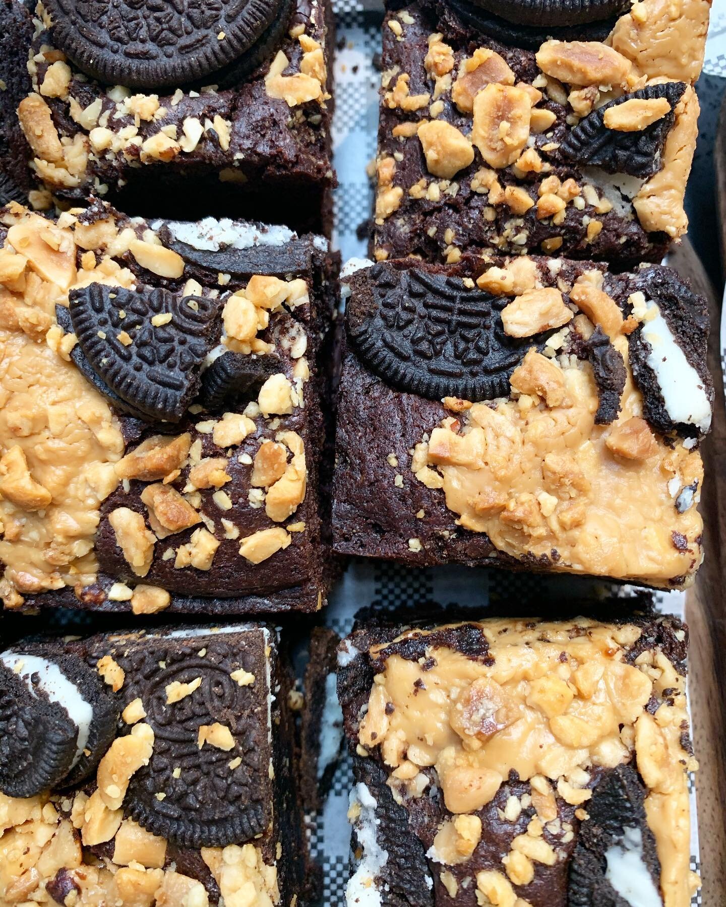 Vegan PB &amp; Oreo brownies... our top selling cake in iso 😋 #veganbrownies