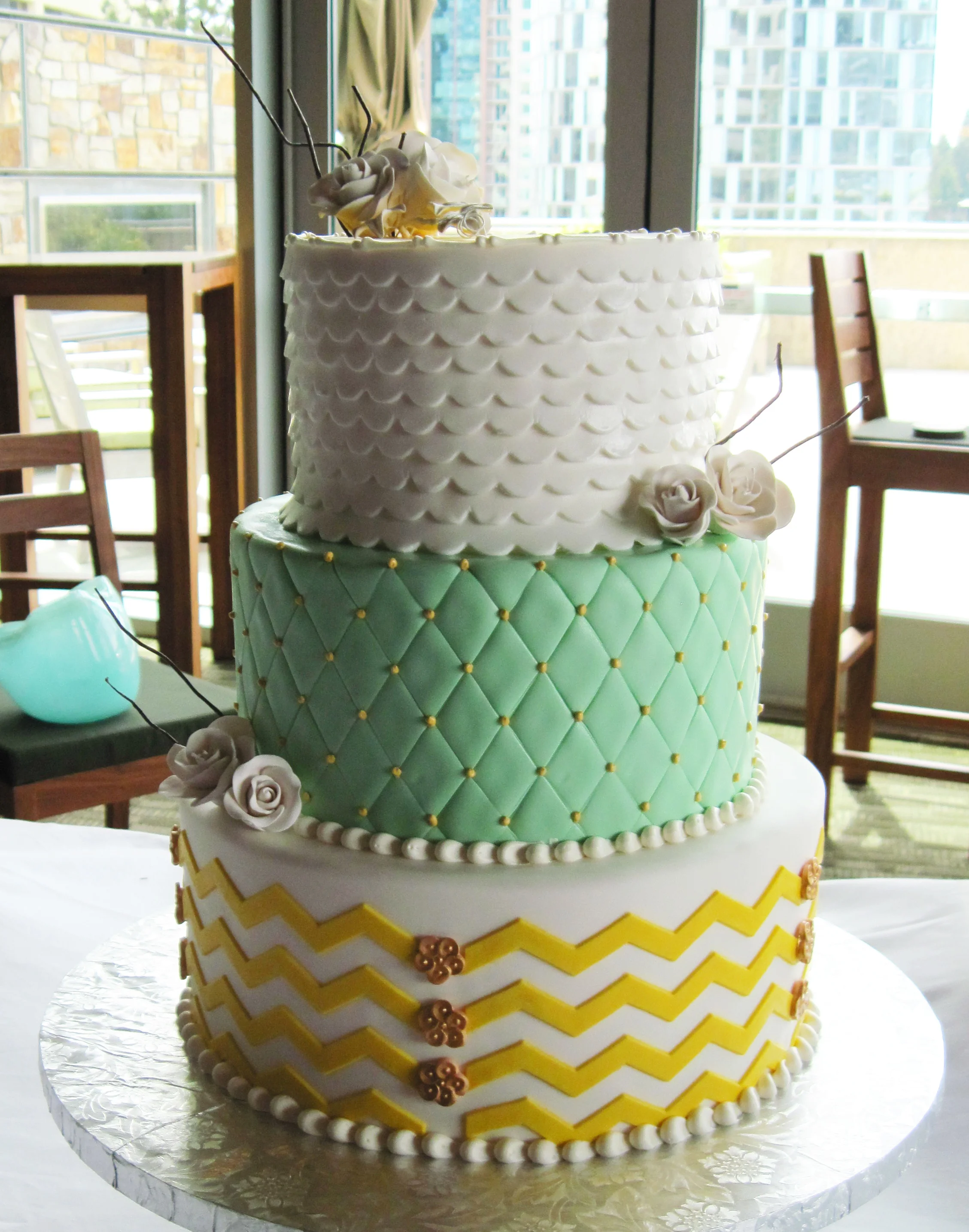 Wedding Cakes & Specialty Cupcakes near Seattle, WA from Cakes By Crème De La Crème