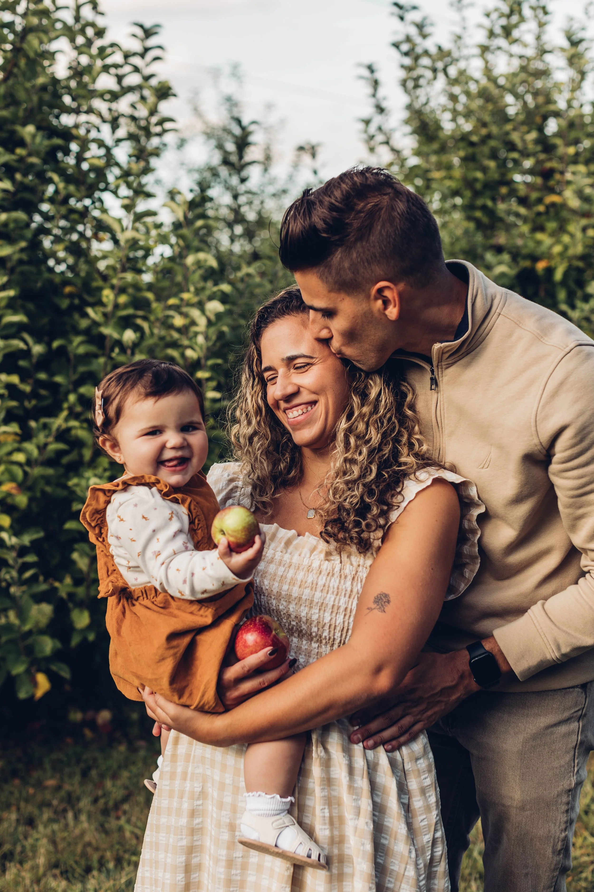 CostaFamilyApplePicking_ETSchindlerPhoto_036.jpg