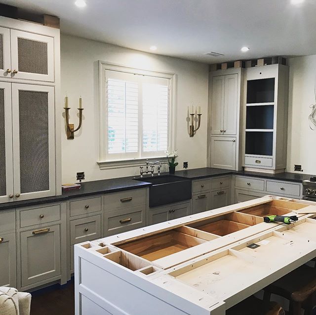 i can&rsquo;t || even contain #sogood #thiskitchen #thisteam @carnesbuilt #issoootalented #kitchenrenovation #carneshomebuilders #carnesbuilt #mcdinteriordesign #mcdinteriors #mcdinteriorarch